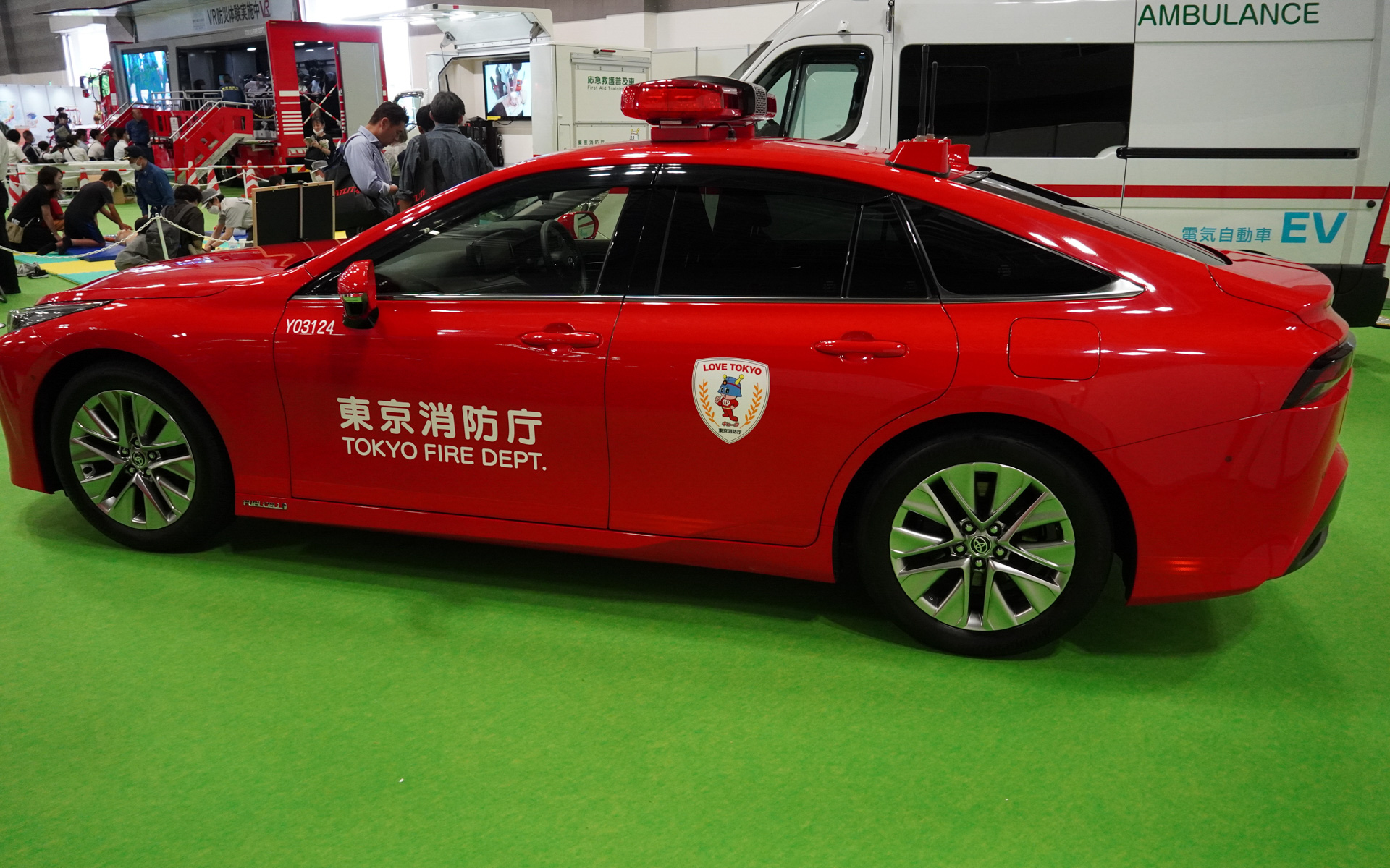 水素で走るトヨタ MIRAIをつかった査察広報車