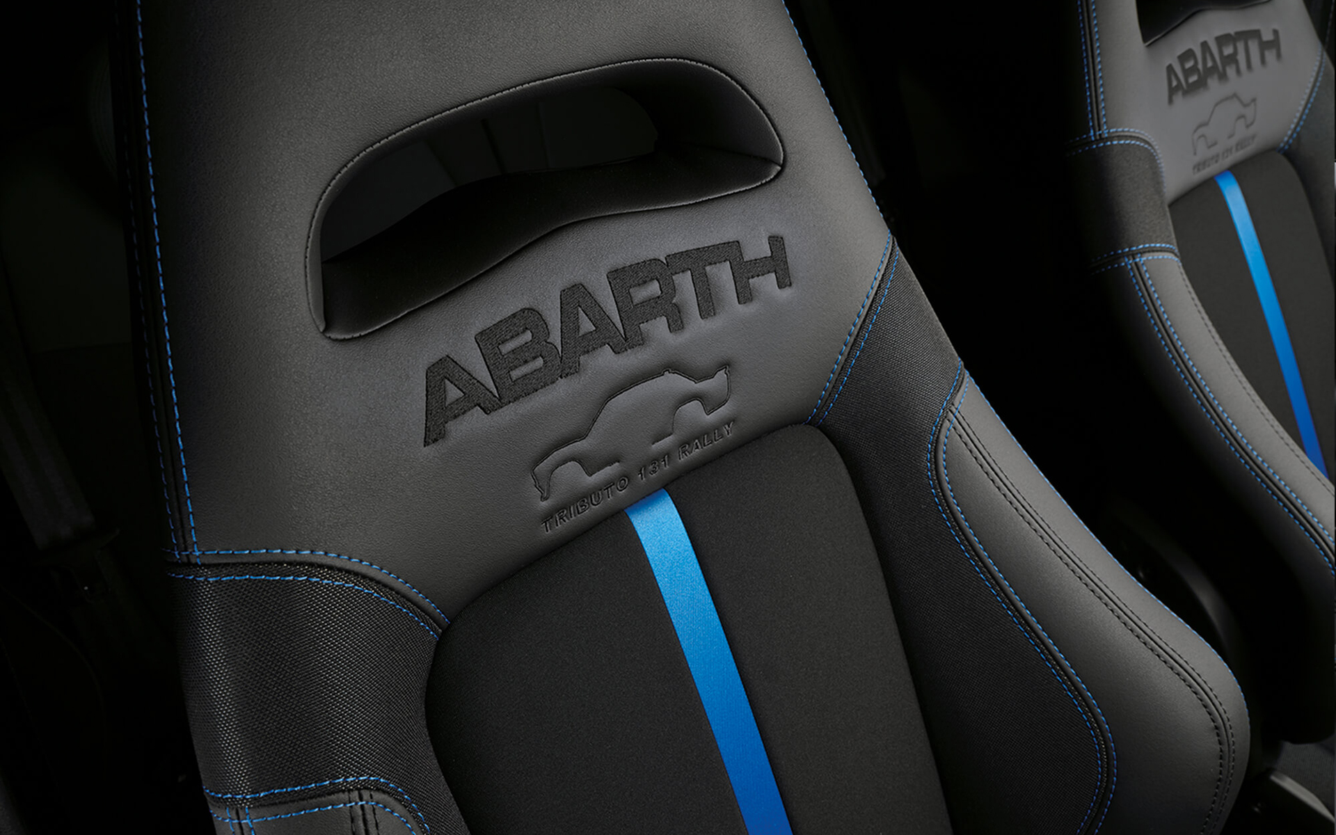 ABARTH 695 Tributo 131 Rallyのインテリア