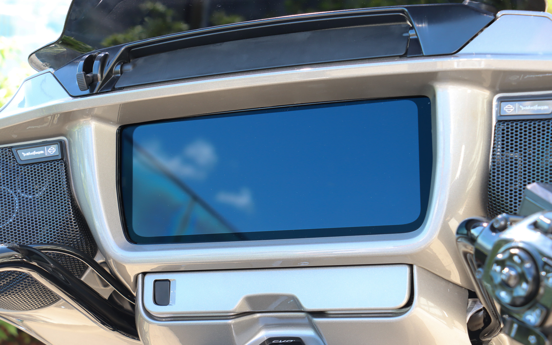 ナビゲーションやインフォテインメントなどを指先で操作できる「12.3インチ TFTディスプレイ」を標準装備