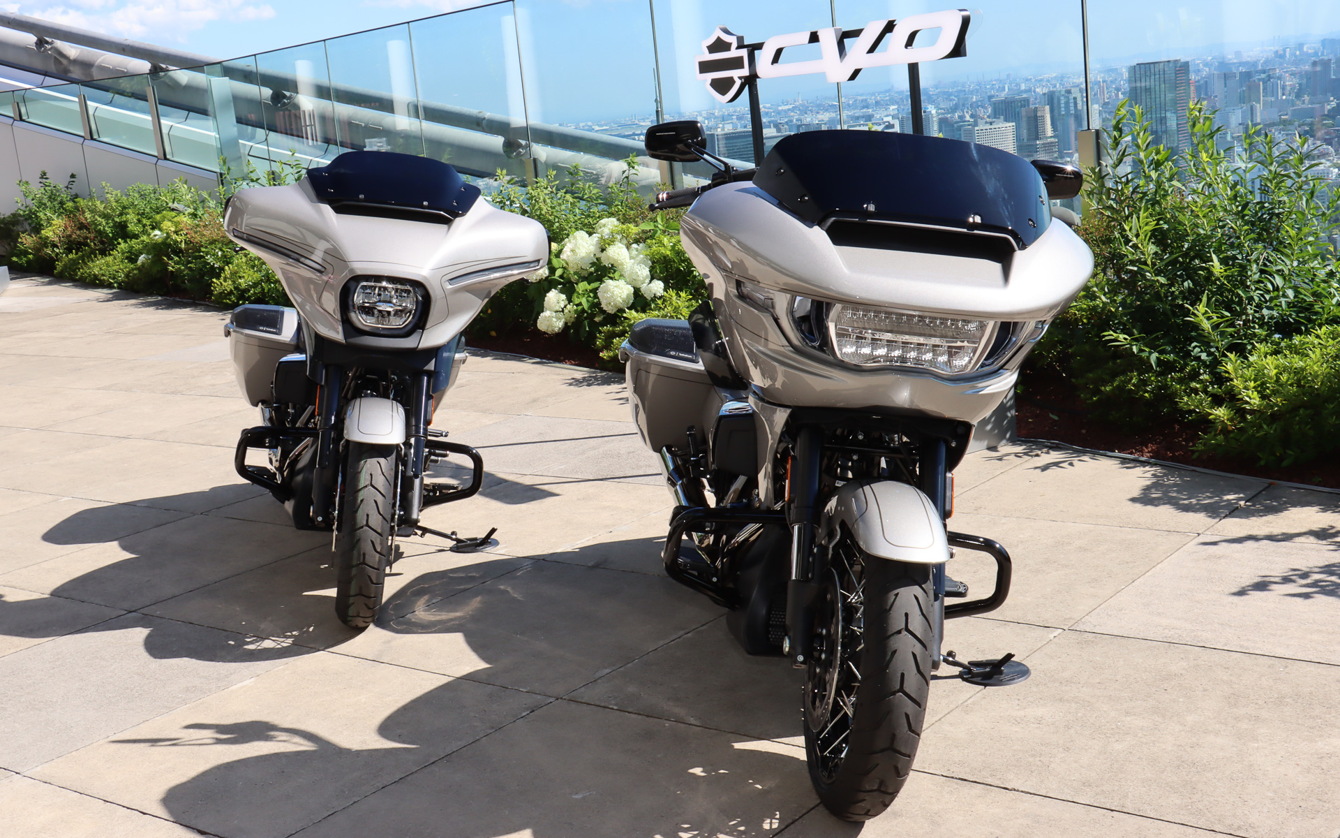 CVO ストリートグライドとCVO ロードグライドは異なるフロントマスクのデザインで差別化されている