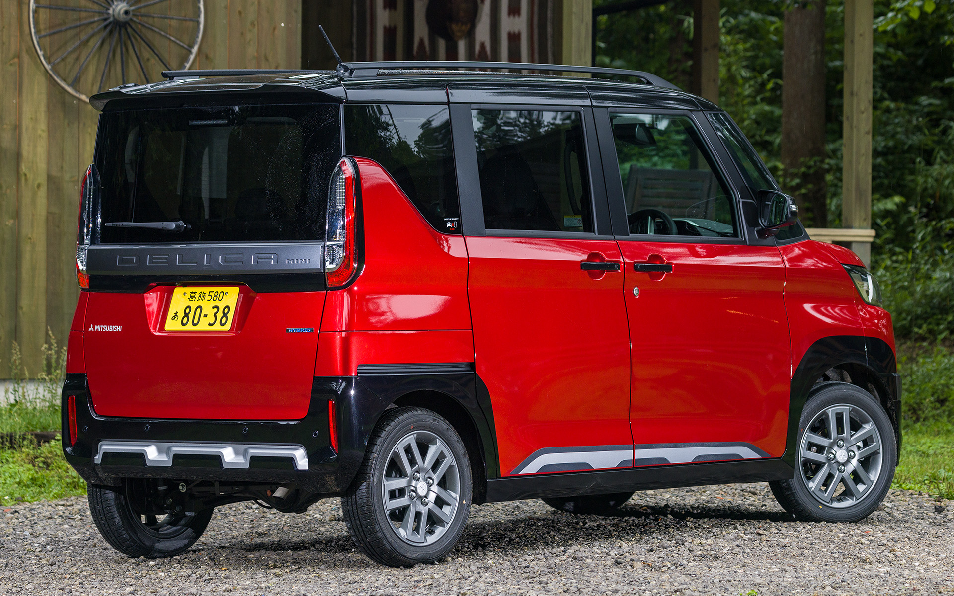 ボディサイズは3395×1475×1830mm（全長×全幅×全高。2WDの全高は1800mm）