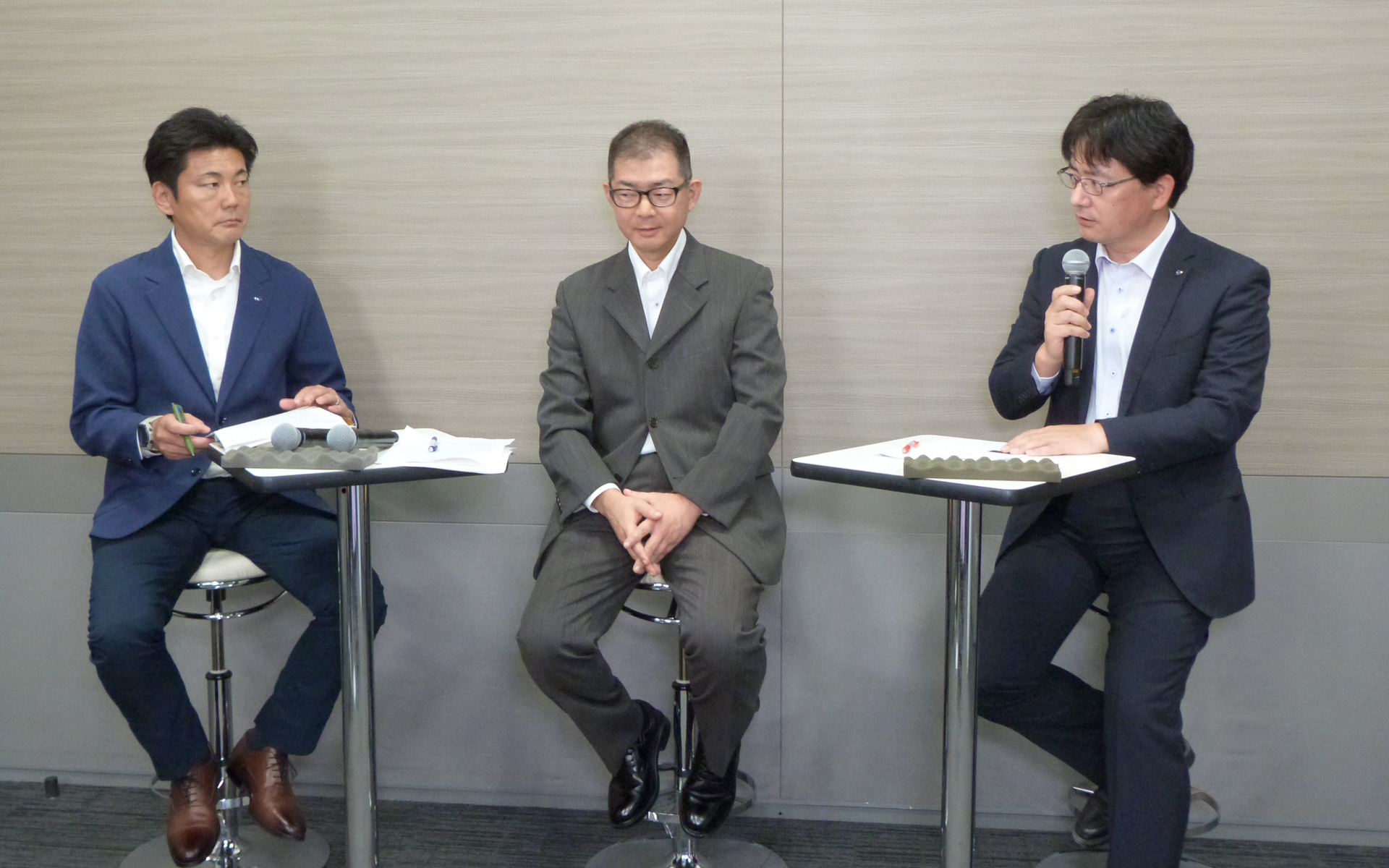 説明後QAセッションが行なわれた。向かって右から、技術本部 PGM 小林正明氏、同 ADAS開発部 大郷道夫氏、同 車両開発統括部 主査 藤井忠則氏