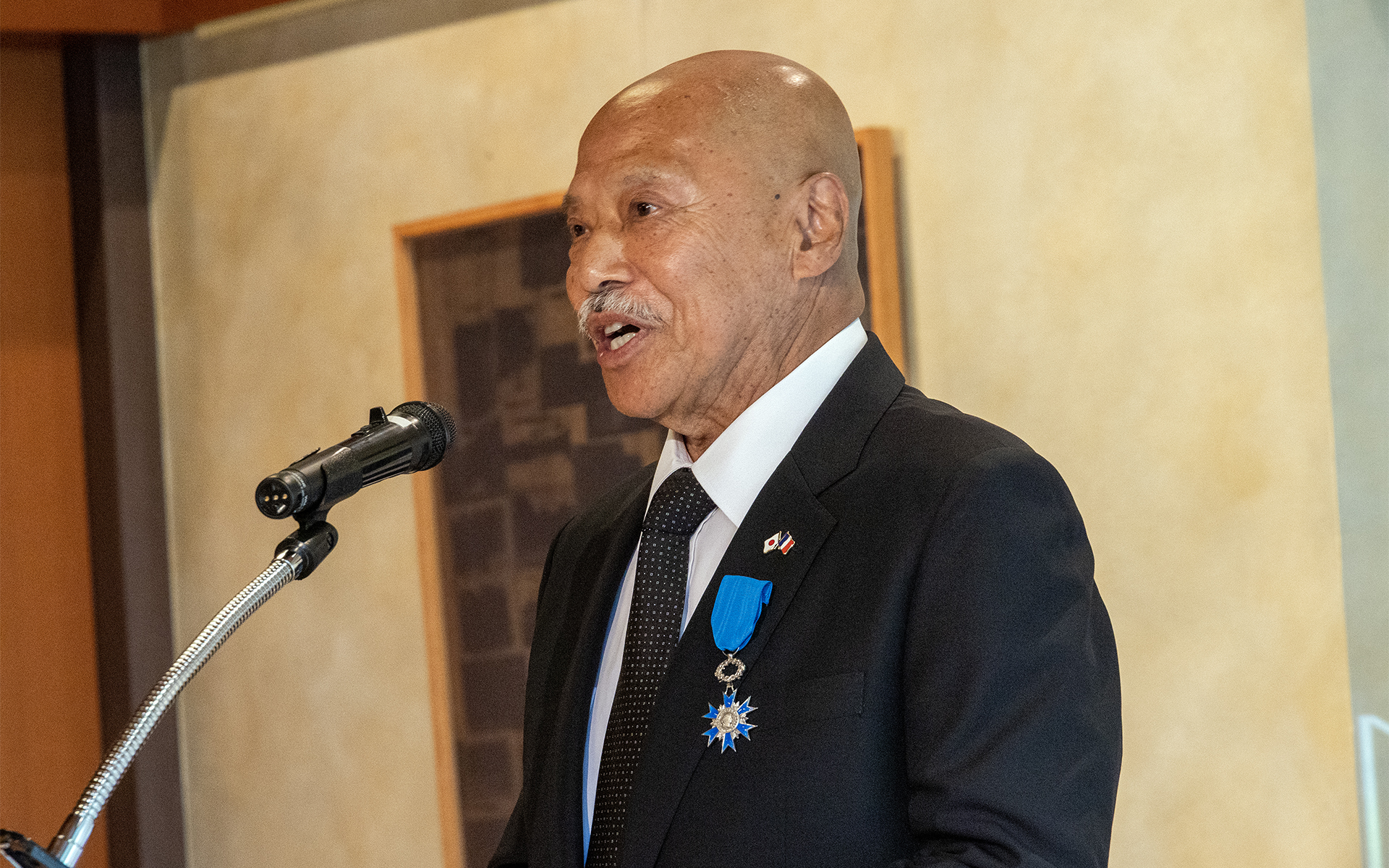 今回の叙勲は3月に知らせがきたそうで、「予想していなかったので大変驚き、光栄に感じた」と寺田氏。また叙勲式まで周囲に話してはいけないそうで、「活動関係者にはこれからお礼を伝える」とのこと。さらに、この日の朝の気持ちを伺うと「天気がよくてよかったと思ったくらいで落ち着いていた」とのことだった