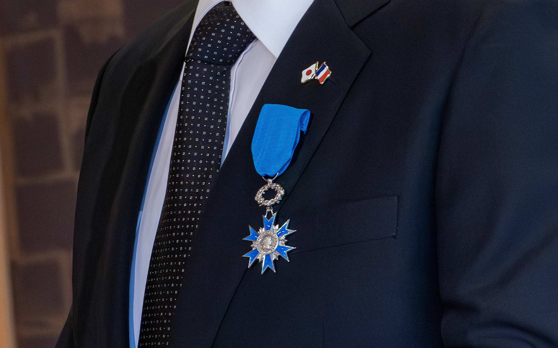 寺田氏の左胸に輝く国家功労勲章シュヴァリエ