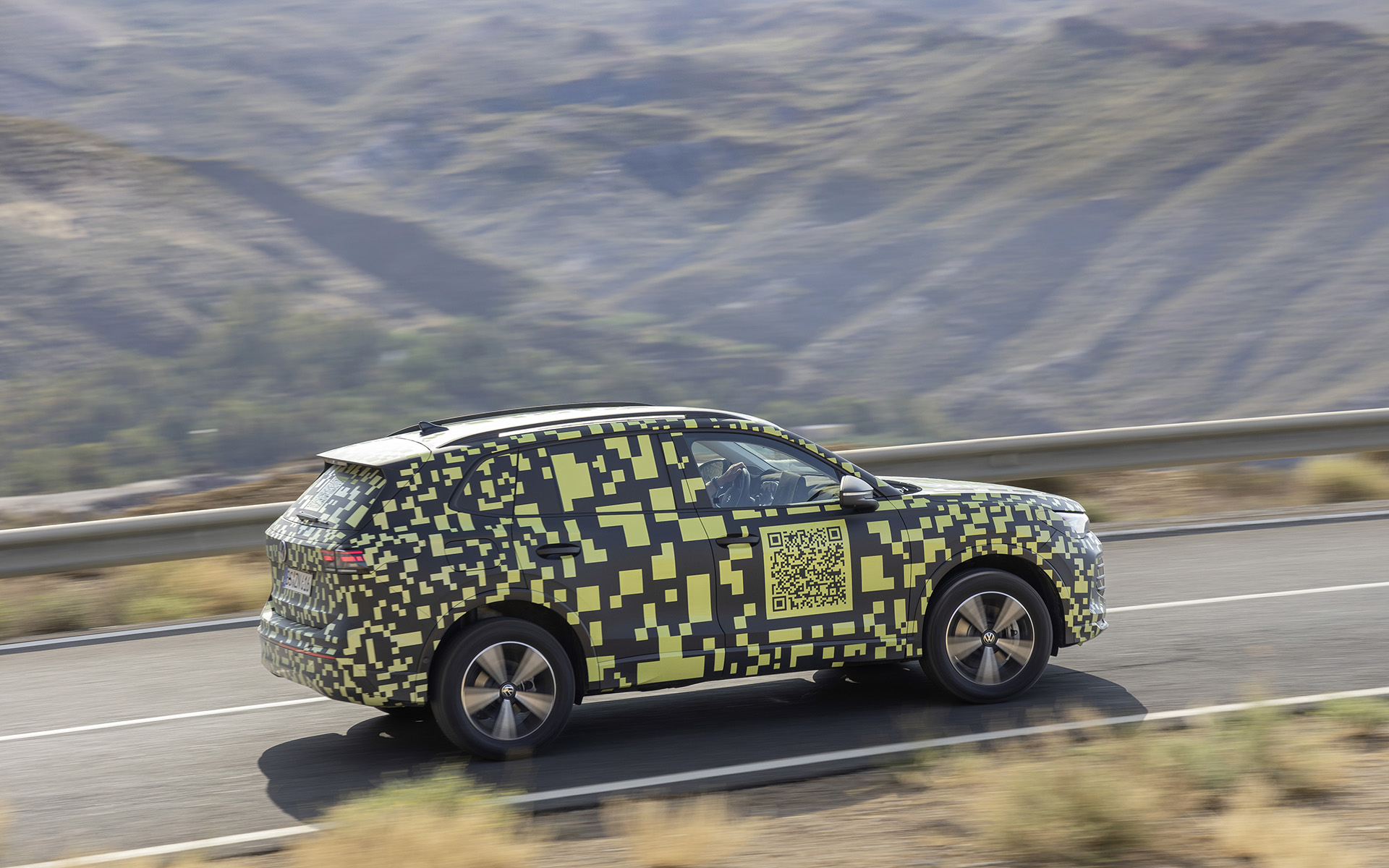 新型ティグアンのボディサイズは全高、全幅、ホイールベースは先代とほぼ同じとしつつ、全長は約30mm伸びるとのこと