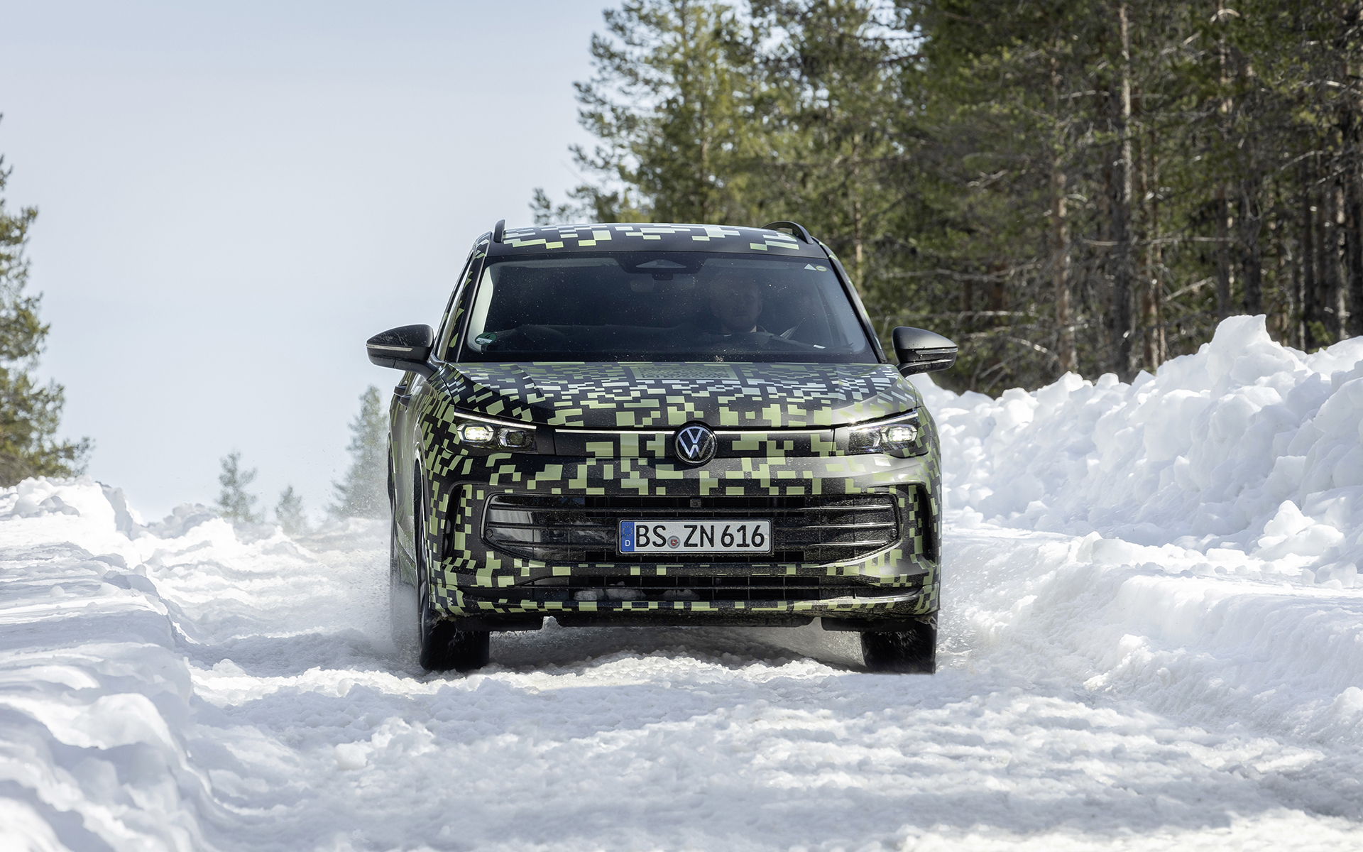 新型ティグアンのボディサイズは全高、全幅、ホイールベースは先代とほぼ同じとしつつ、全長は約30mm伸びるとのこと