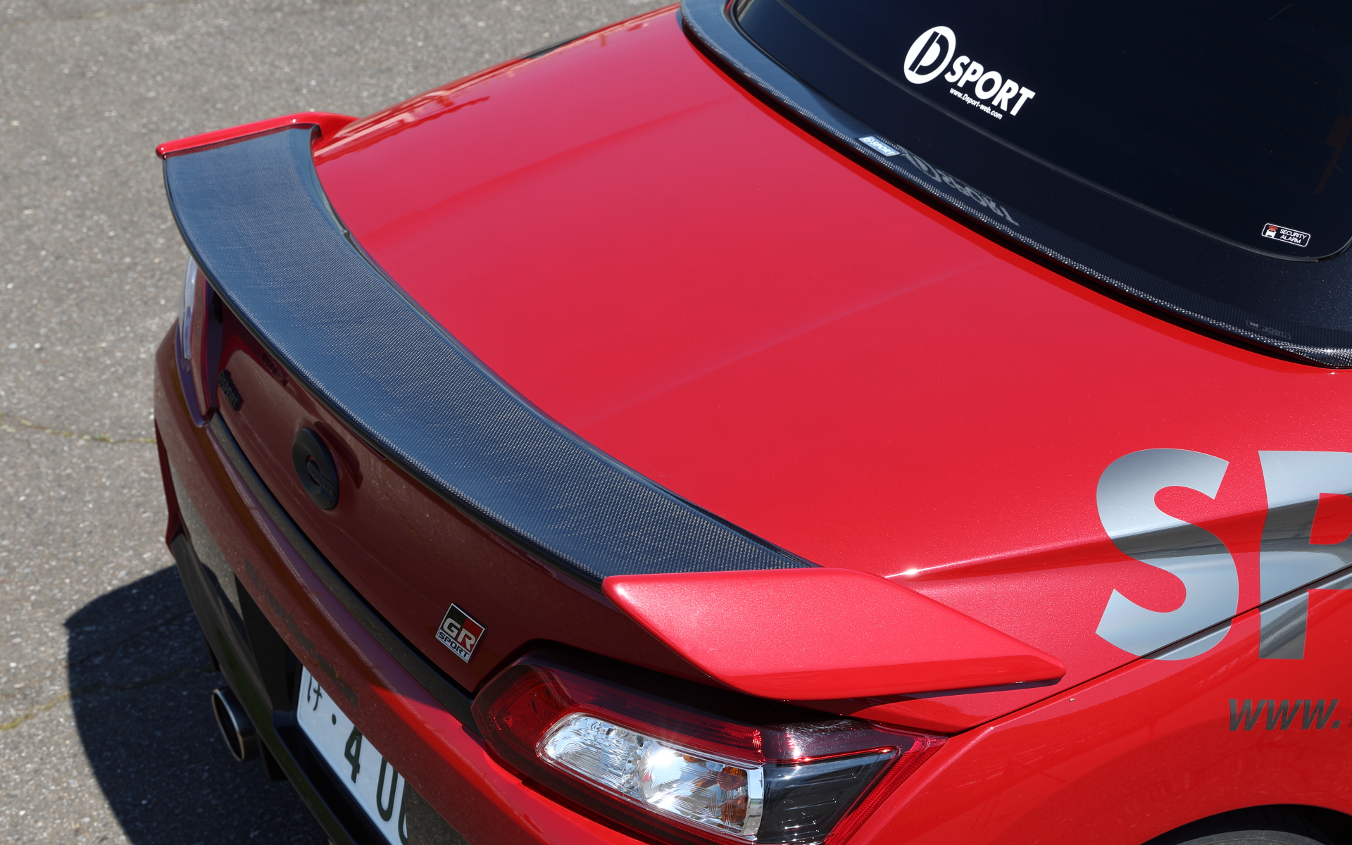 Robe/GR SPORT用「トランクスポイラー」はFRP製は9万9000円、カーボン製は12万6500円