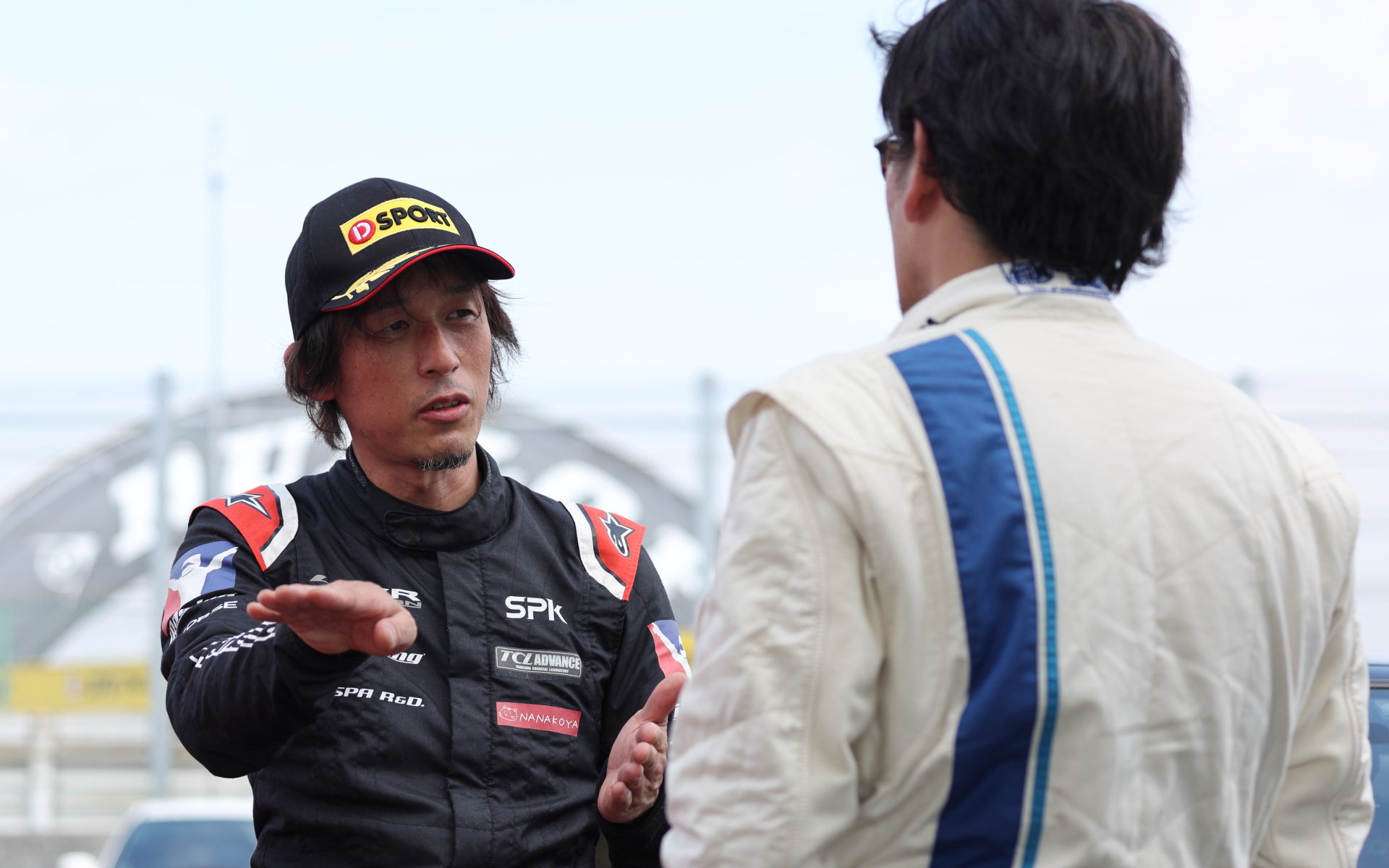 プロドライバーの加藤彰彬選手も交え、コペンをそれぞれ試乗した