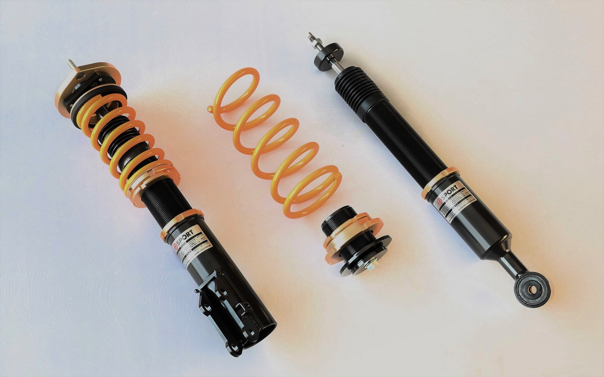 D-SPORTの新製品コペン用「S-SPEC サスペンションキット」。左がフロント用、真ん中と右がリア用