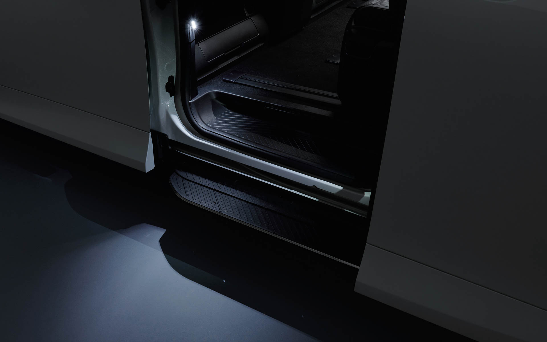 LEDスマートフットライト（2万4200円）