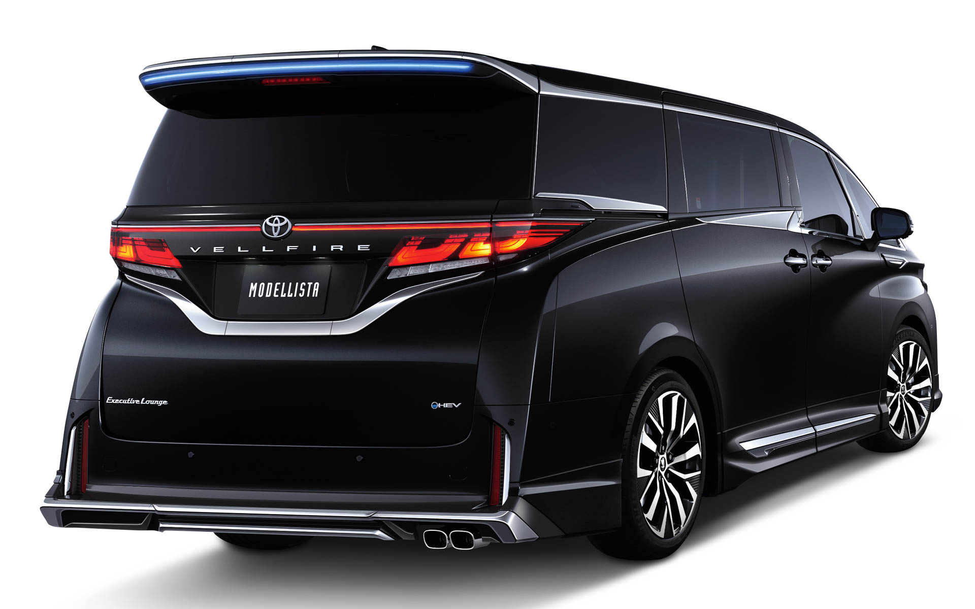 MODELLISTAエアロパーツセット（価格40万7000円）、クールシャインキットI（フードガーニッシュ＋フェンダーガーニッシュ＋ミラーガーニッシュ＋サイドドアガーニッシュ＋リアクォーターガーニッシュ＋バックドアガーニッシュの6点セット、価格20万5700円）などを装着