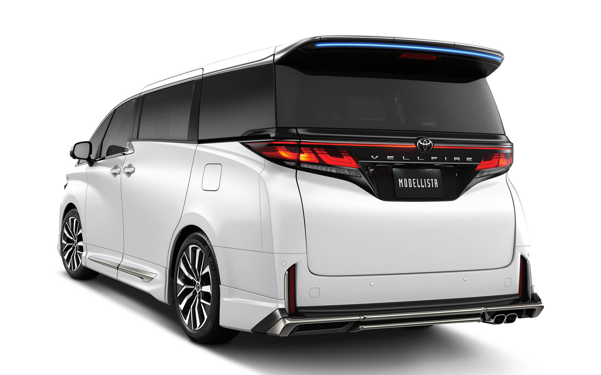 MODELLISTAエアロパーツセット（BEAST RAZOR STYLE for Z Premier、価格42万3500円）などの装着イメージ。Z Premier用のメッキアイテムは、ベース車のメッキに合わせたスモークメッキとなる