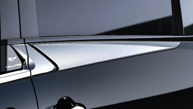 サイドドアガーニッシュ（価格3万6300円）