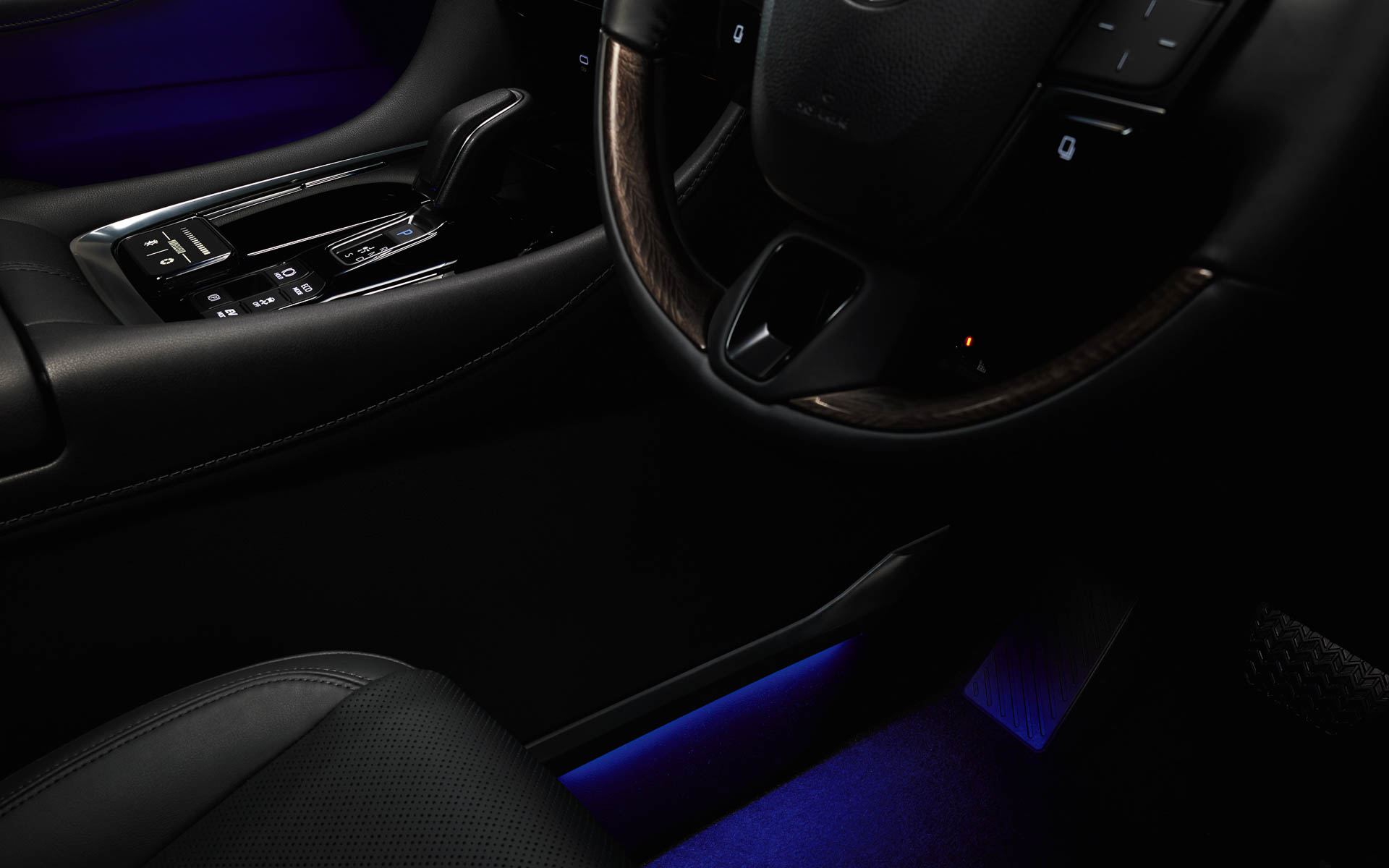 マルチカラーインテリアイルミネーション（価格7万1500円）