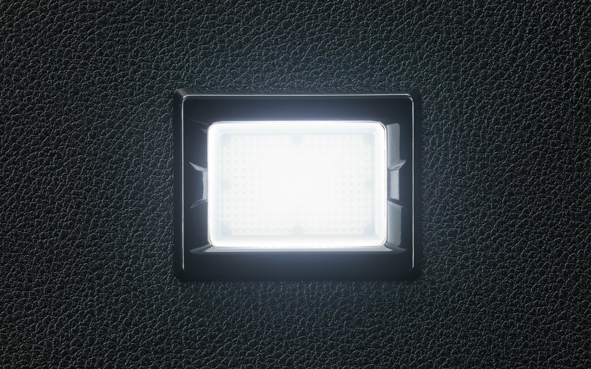 ラゲッジLED（2万4200円）