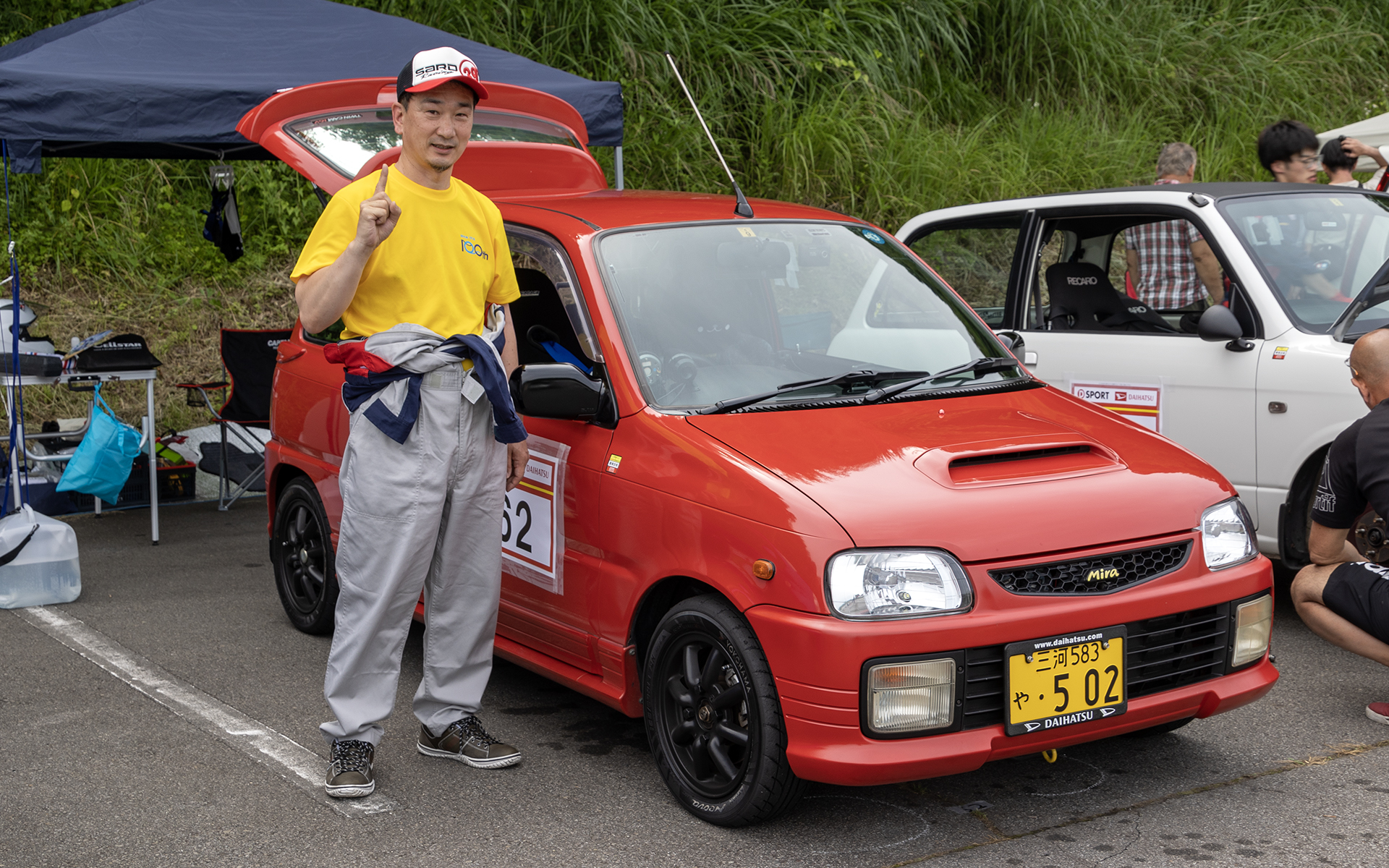 ミラターボTR-XXでターボクラスに参加の「ミラゾウ」さん。過去にも同じクルマに乗っていて、乗り換えはしたものの再び乗りたくなって入手したという。程度もよく基本的にノーマルだが、足まわりは純正形状のスポーツ仕様に変更。「ダイチャレは初参加で楽しんでいるが、壊すとパーツがないこともあるので慎重に走る」とのことだった