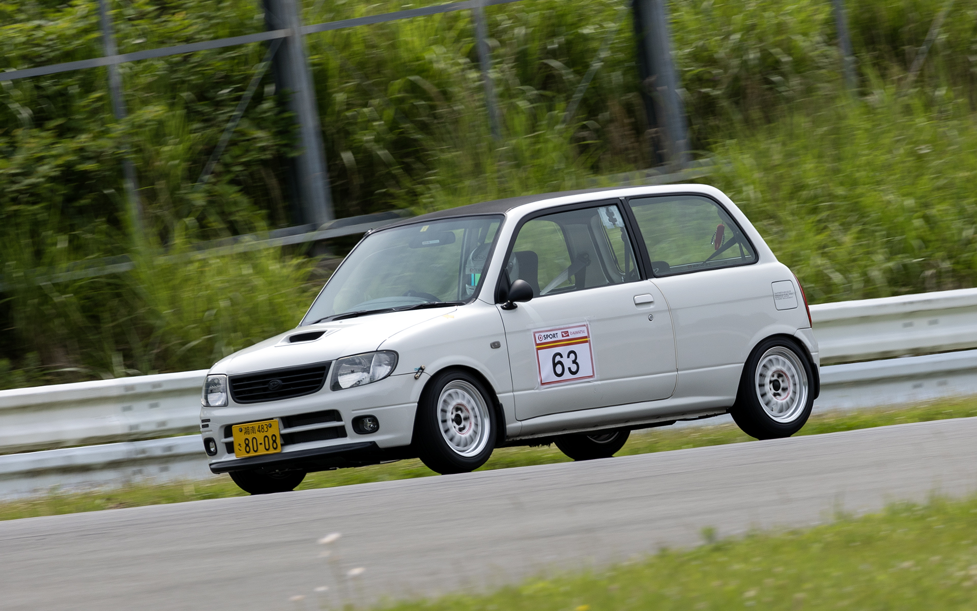 最終コーナー手前は短いストレートなのでここで車速がのるよう走らせる