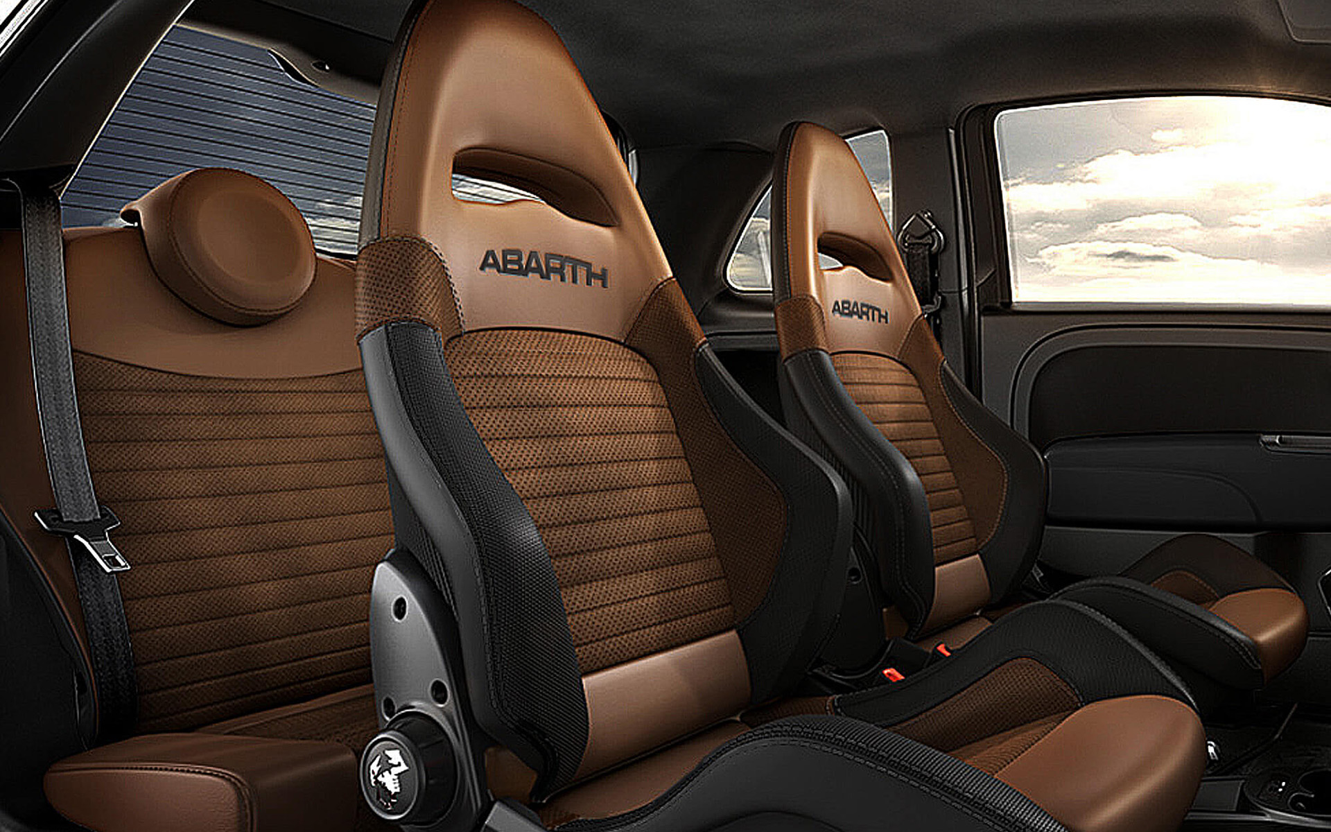 ヘッドレスト一体型サベルト製スポーツシート（ブラウンレザー）