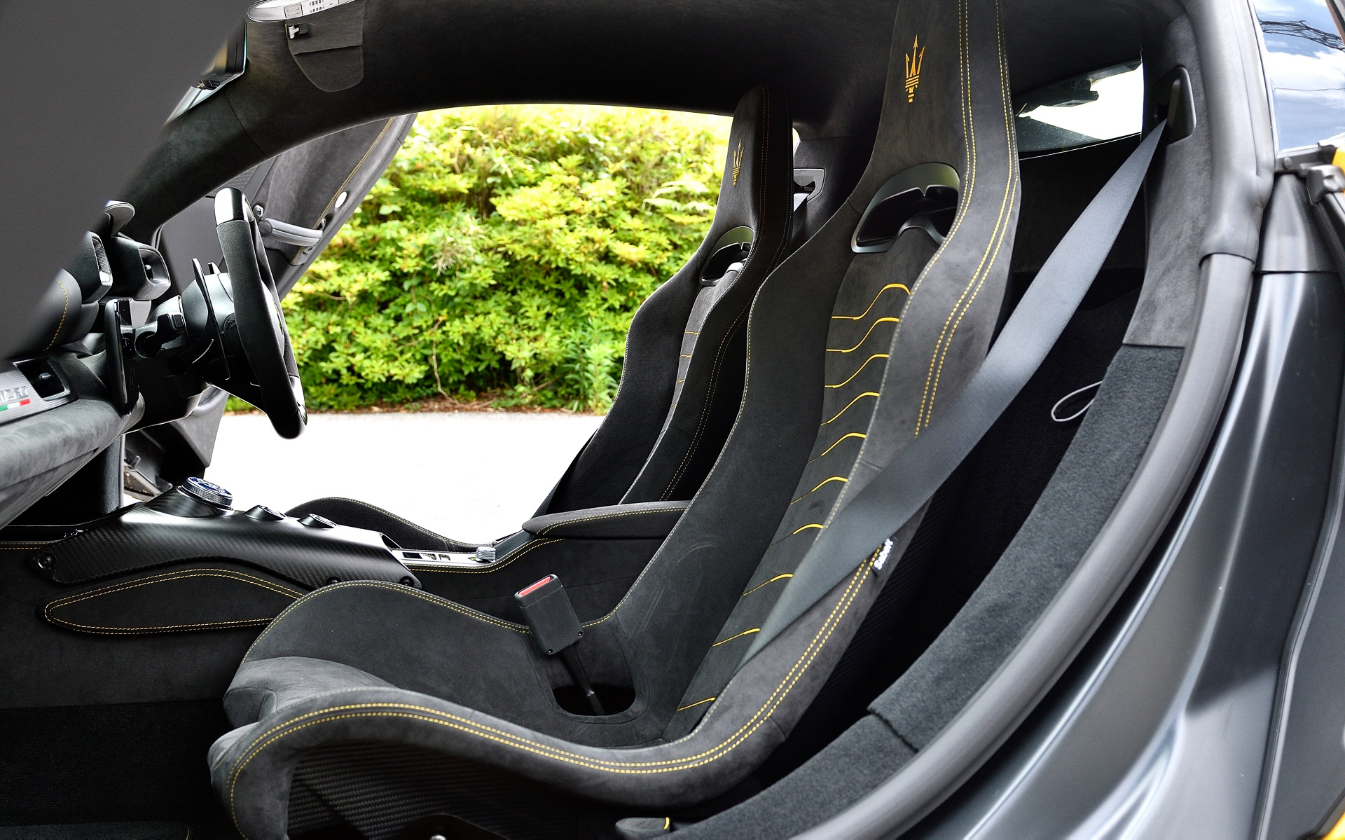 インテリアでは液晶メーターとマセラティ・マルティメディア・システム（MIA）用のスクリーンが備わる、デジタル化した次世代インターフェイスを採用