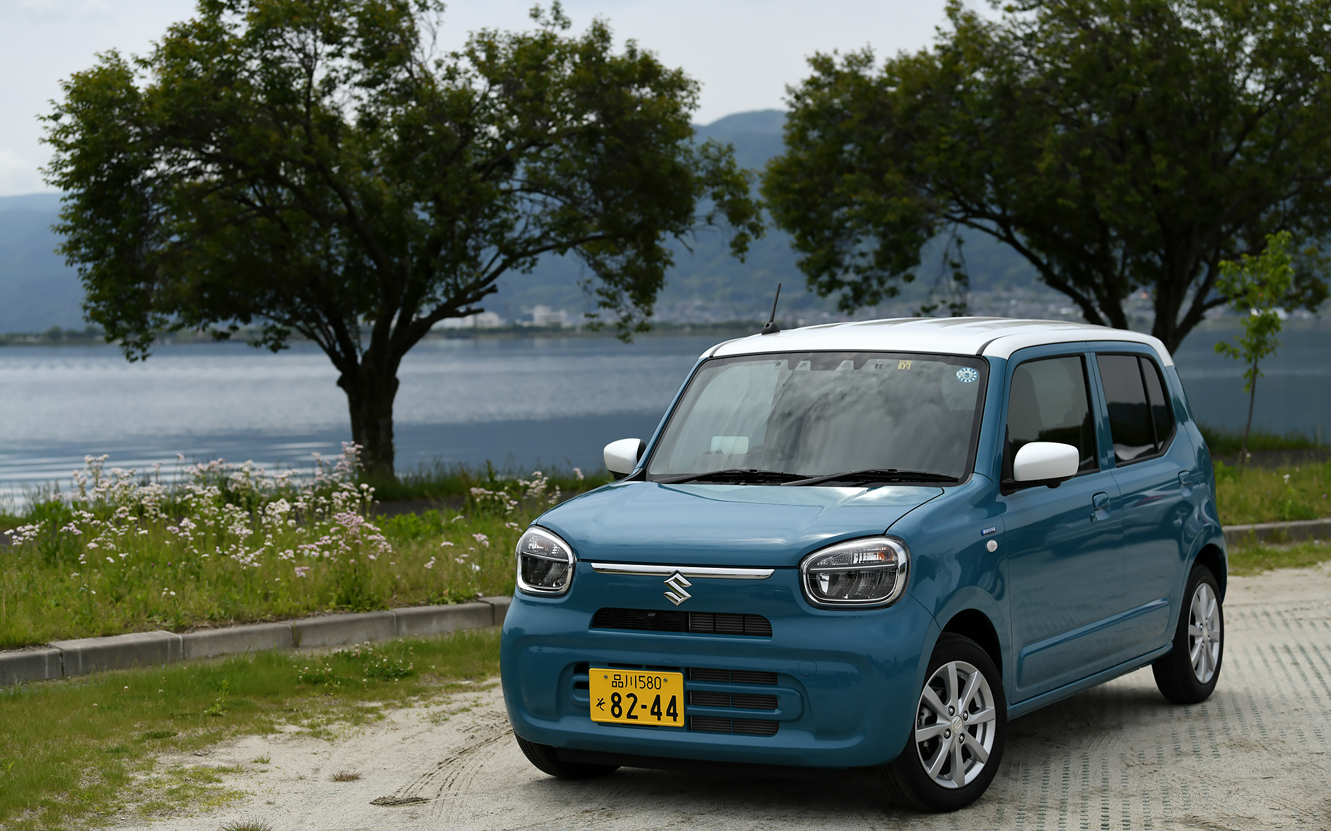 アルト HIBRID X（2WD）。価格は125万9500円。ボディサイズは3395×1475×1525mm（全長×全幅×全高）、ホイールベースは2460mm