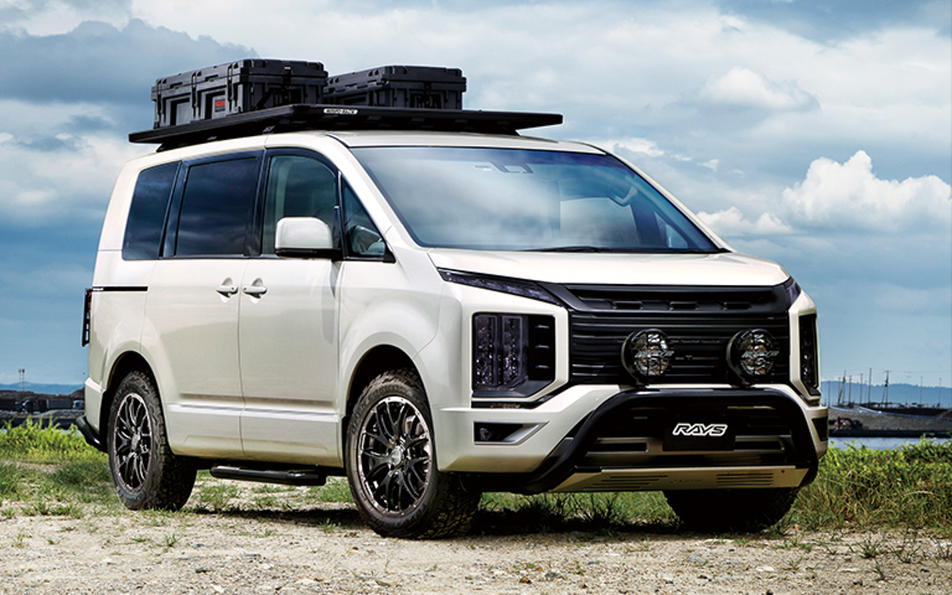 レイズの「ホムラ」ブランドの新製品「2X7FA BLACK CLEAR EDITION」装着イメージ