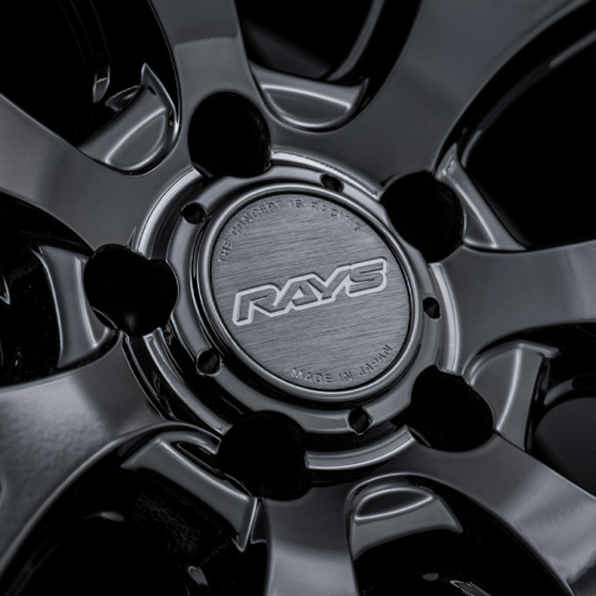 ブラッククリアエディションではセンターキャップにも専用デザインを採用。ダークトーンのディスクと色調をそろえるとともに、アルミプレスによる質感を重視した仕上げとし、その部位が主張しすぎず、全体として外周に視点が向くようアレンジしている