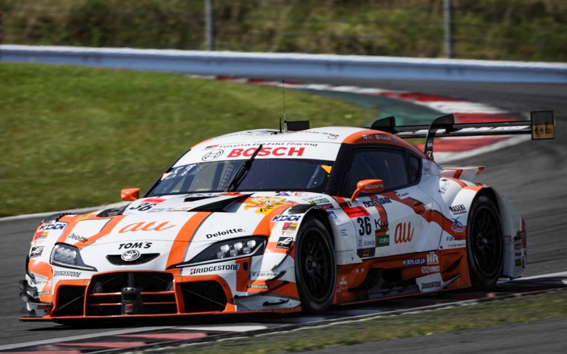KDDIがauブランドでスポンサードしている36号車 au TOM'S GR Supra