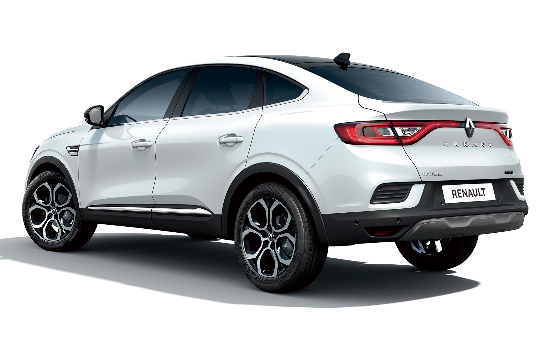 ボディサイズは4570×1820×1580mm（全長×全幅×全高）、ホイールベースは2720mm、