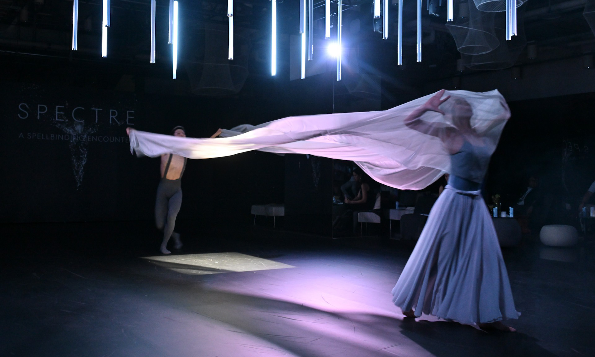 スペクターが登場