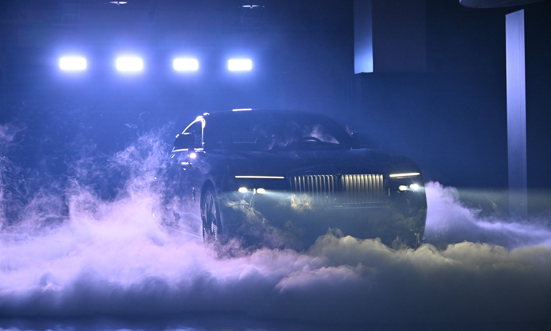 スペクターが登場