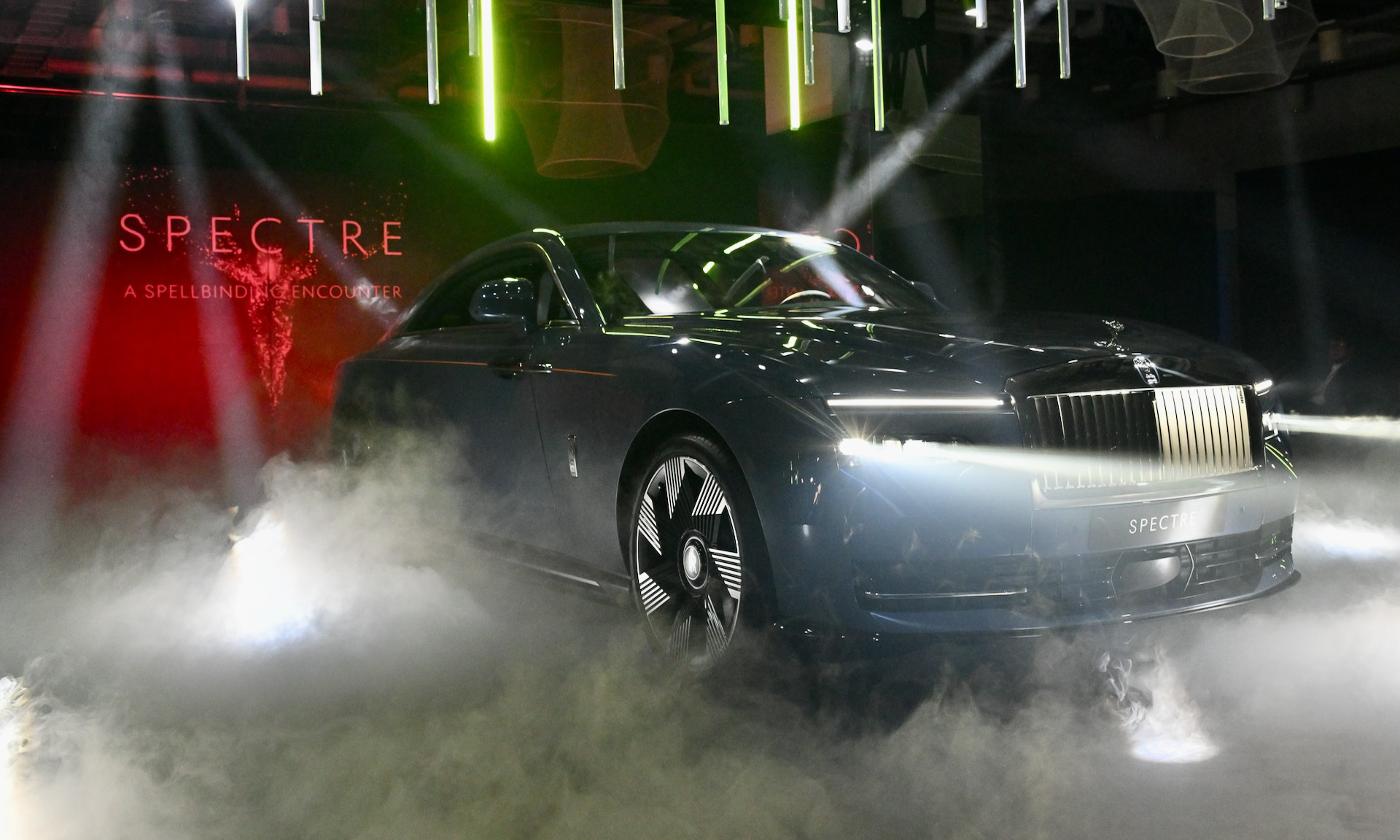 スペクターが登場