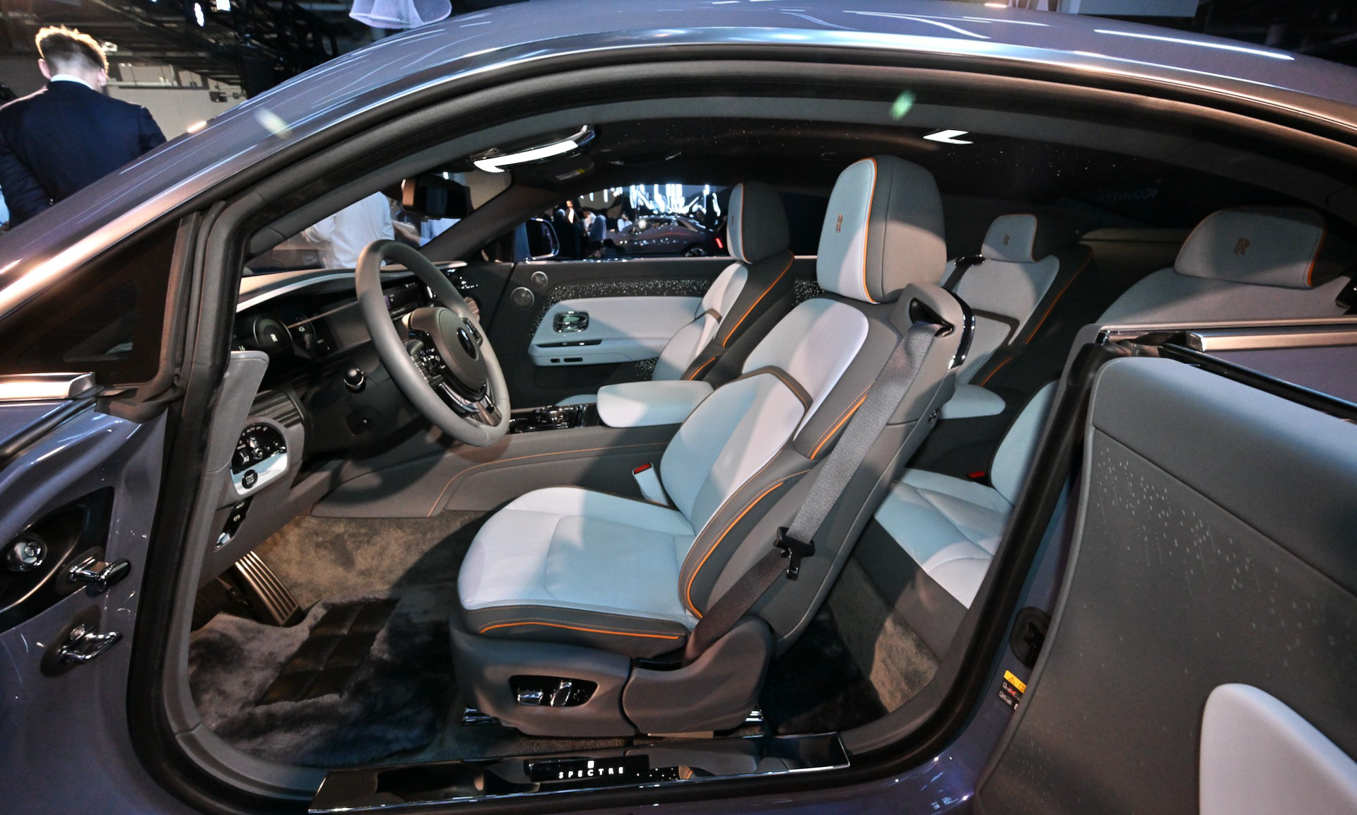 スペクターのインテリア