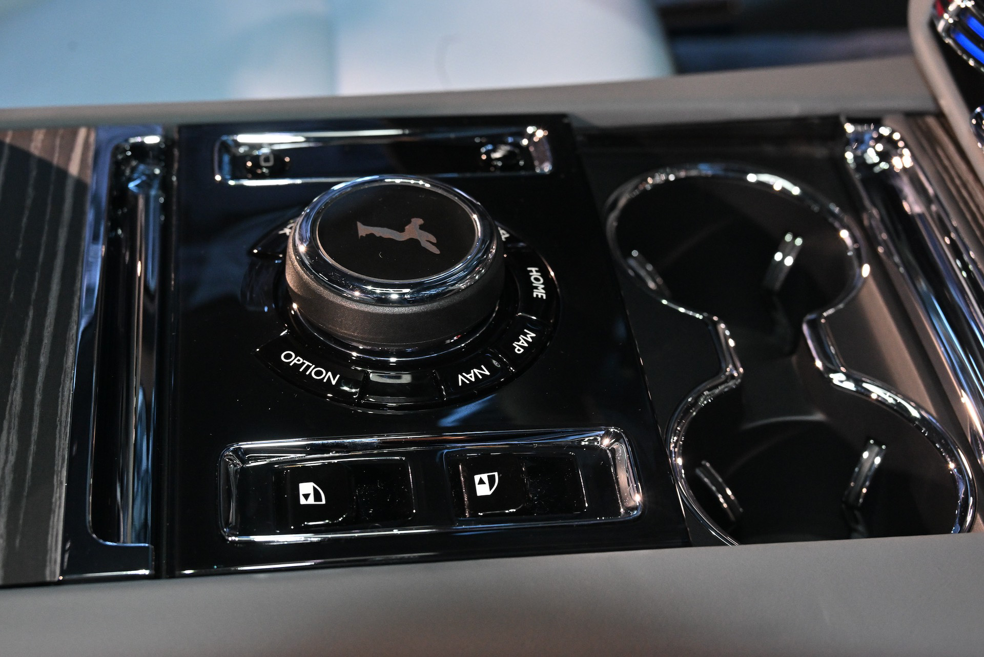 スペクターのインテリア