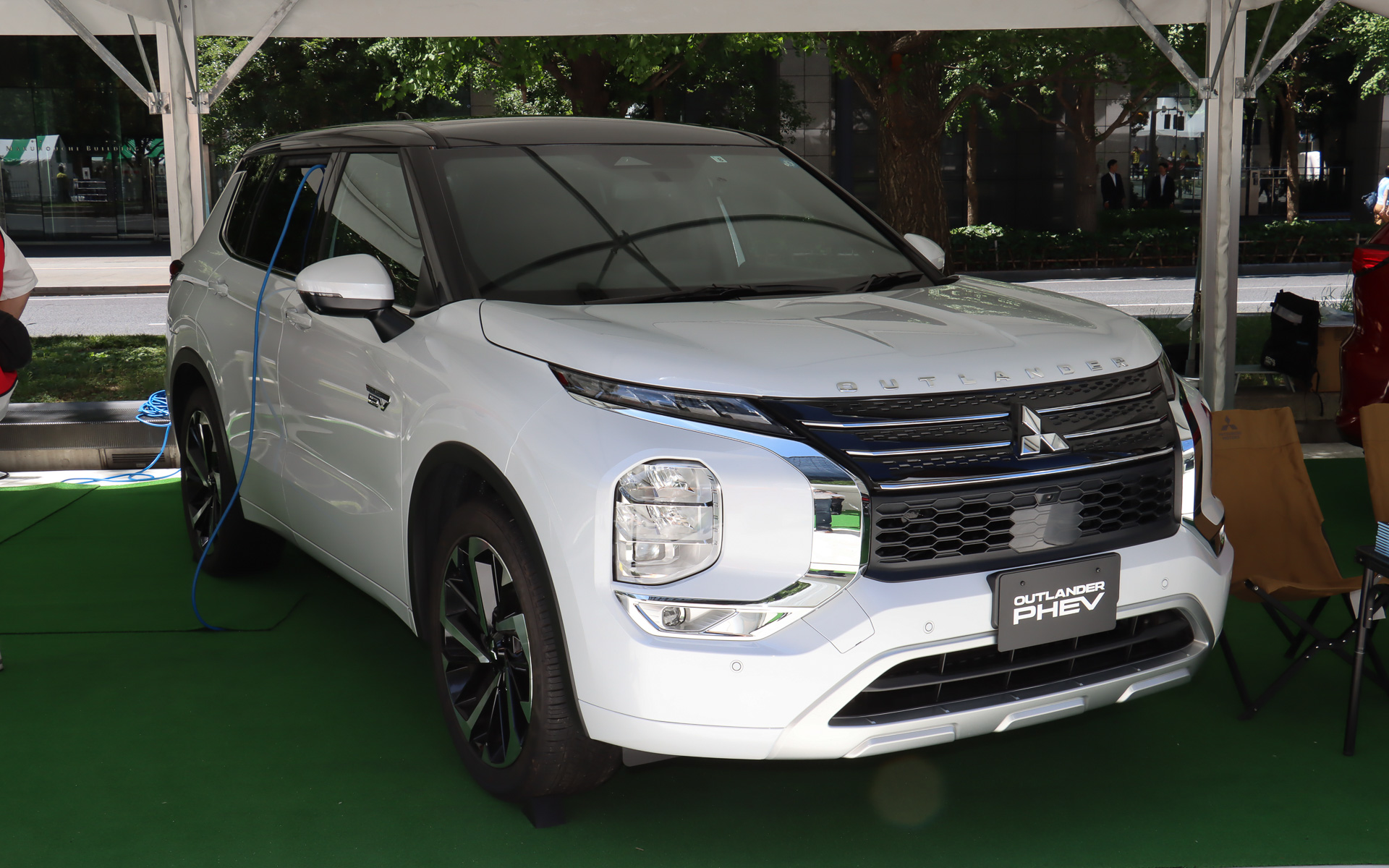 三菱自動車工業「アウトランダーPHEV」