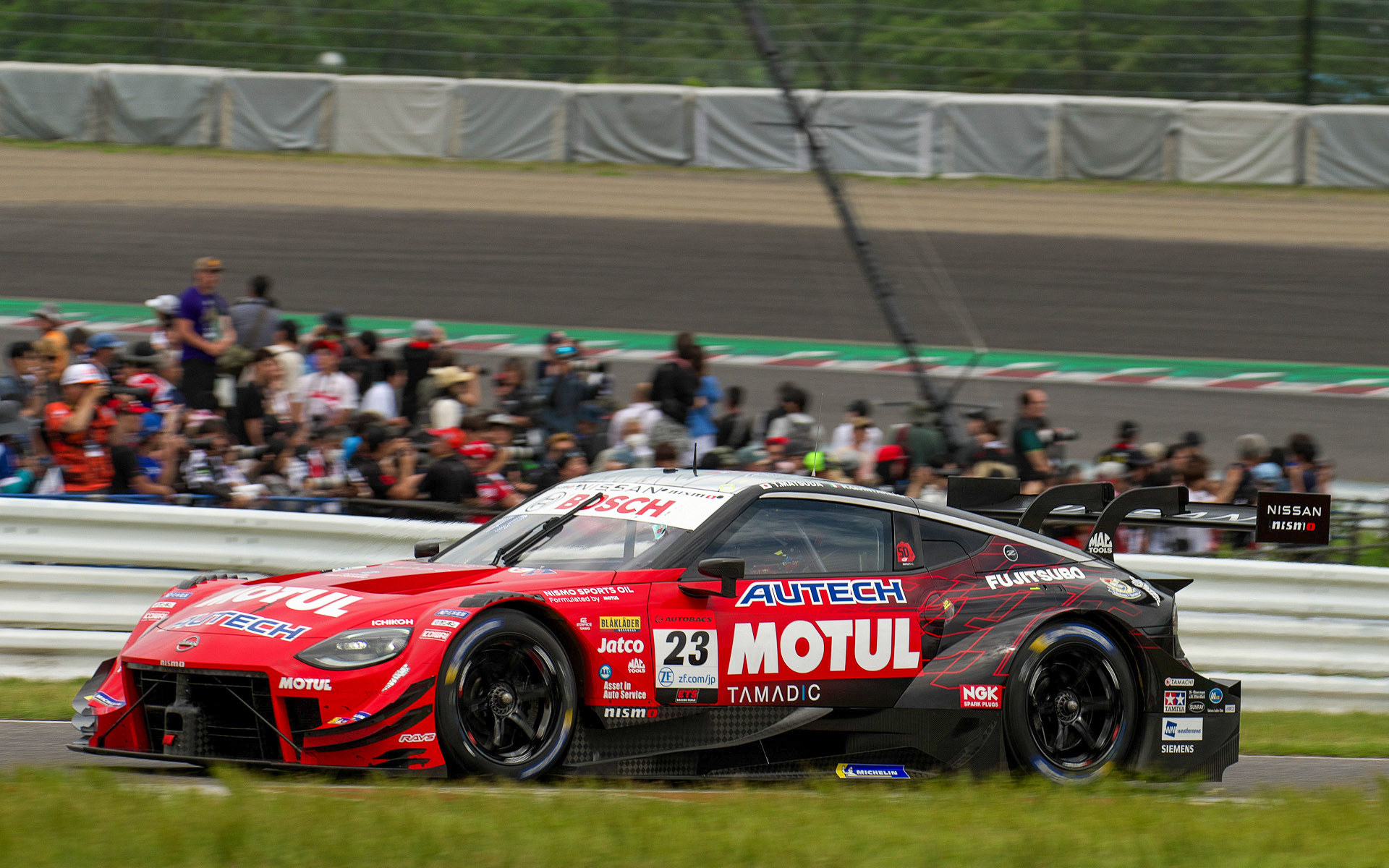 GT500クラスに参戦中の23号車 MOTUL AUTECH Z（松田次生/ロニー・クインタレッリ組）