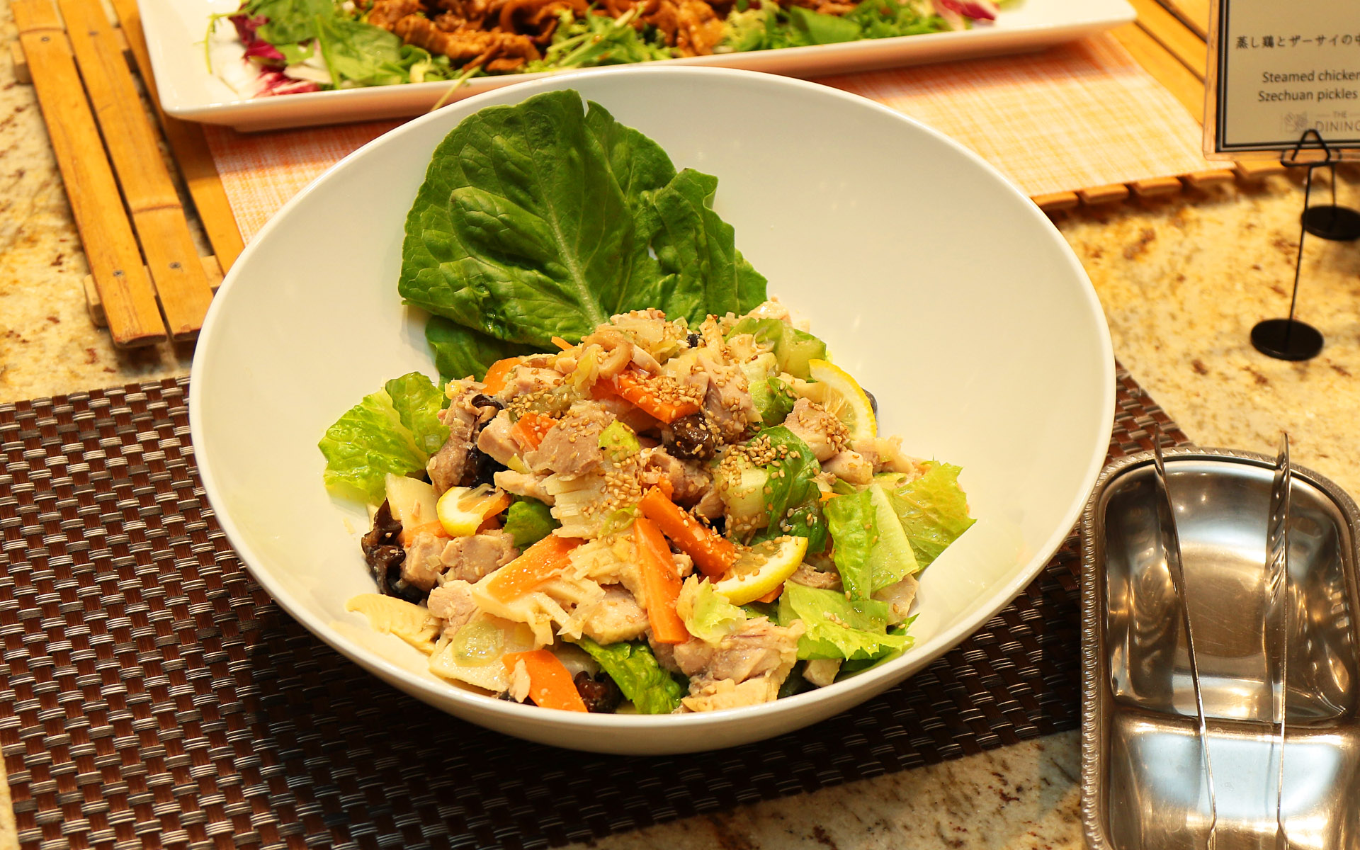 蒸し鶏とザーサイの中華サラダ