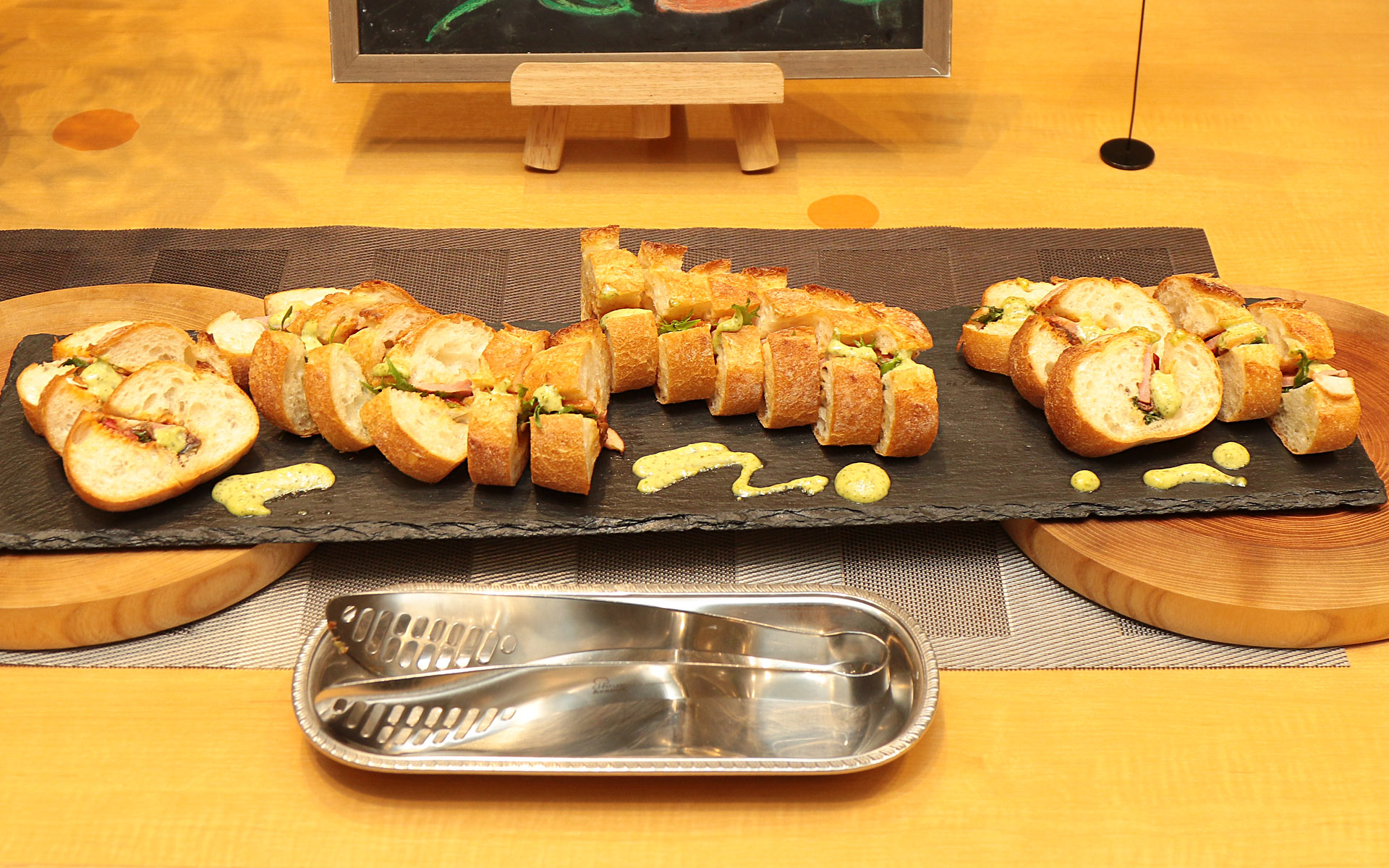 合鴨とカポナータのバゲットサンド