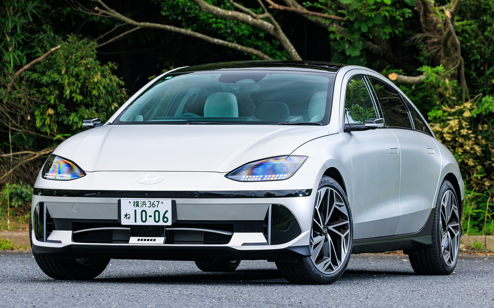 今回試乗したのは日本未導入のBEV（バッテリ電気自動車）「アイオニック 6」。4輪駆動モデルと後輪駆動モデルの設定があり、試乗車は4輪駆動モデル。バッテリサイズは77.4kWhで、モーターの最高出力は239kW、最大トルクは605Nm。航続可能距離（欧州WLTP）は519km