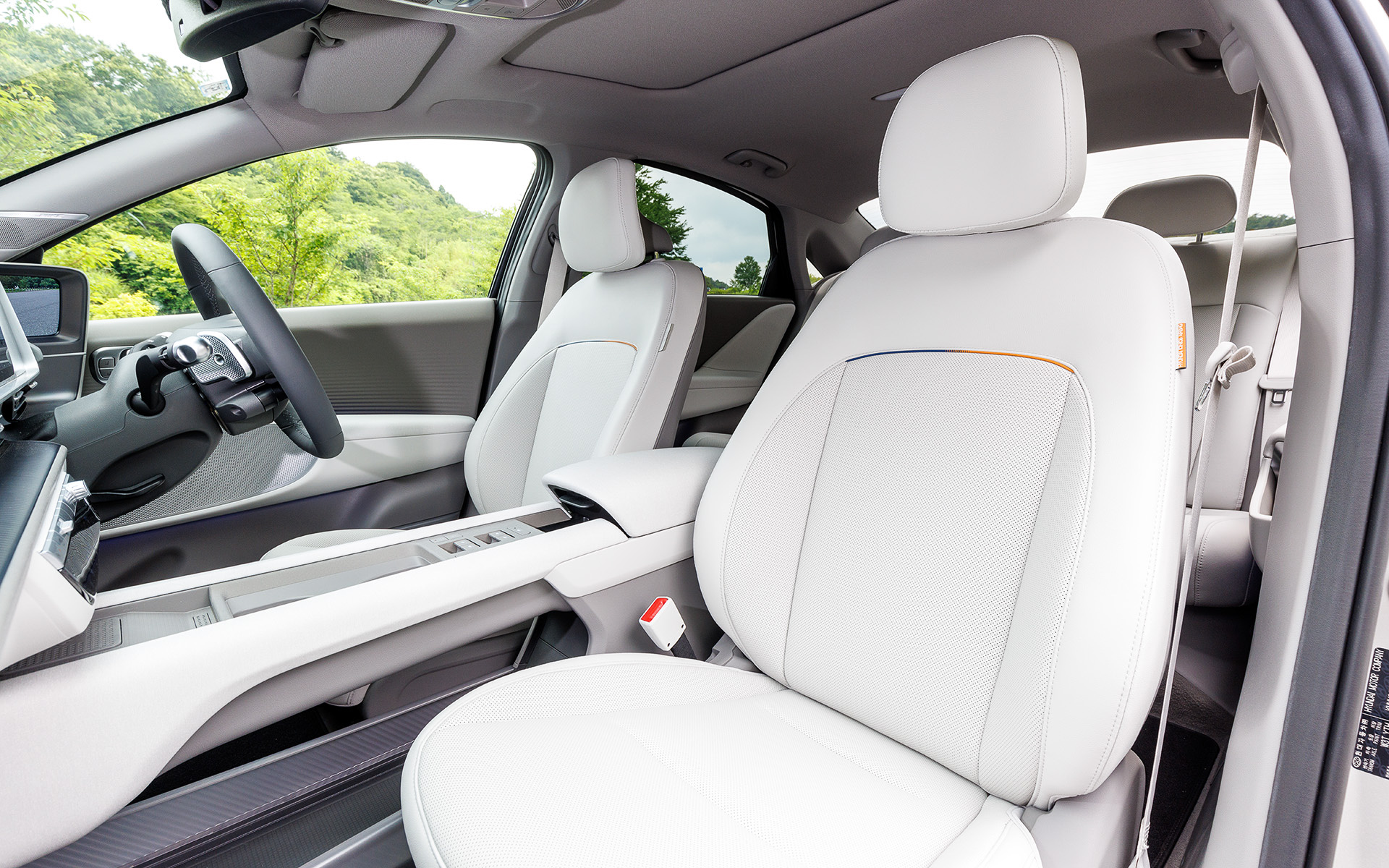 アイオニック 6のインテリア