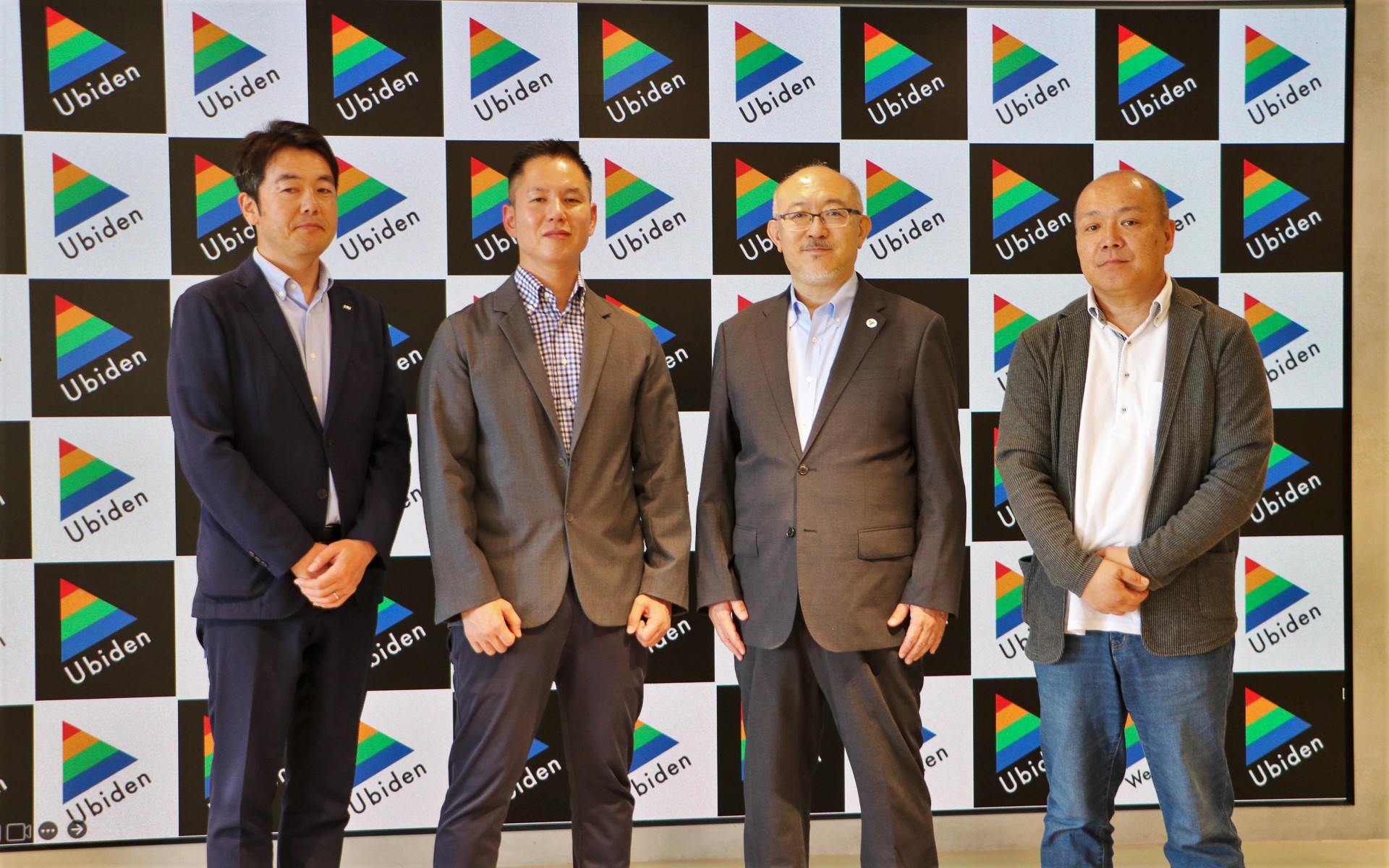 発表説明会に参加した（左から）オリックス自動車株式会社 社長室 副室長 斎藤啓氏、ユビ電株式会社 COO 白井辰郎氏、ユビ電株式会社 代表取締役社長 山口典男氏、パナソニック ホールディングス株式会社 モビリティー事業戦略室 DERMS タスクフォース 西川弘記氏