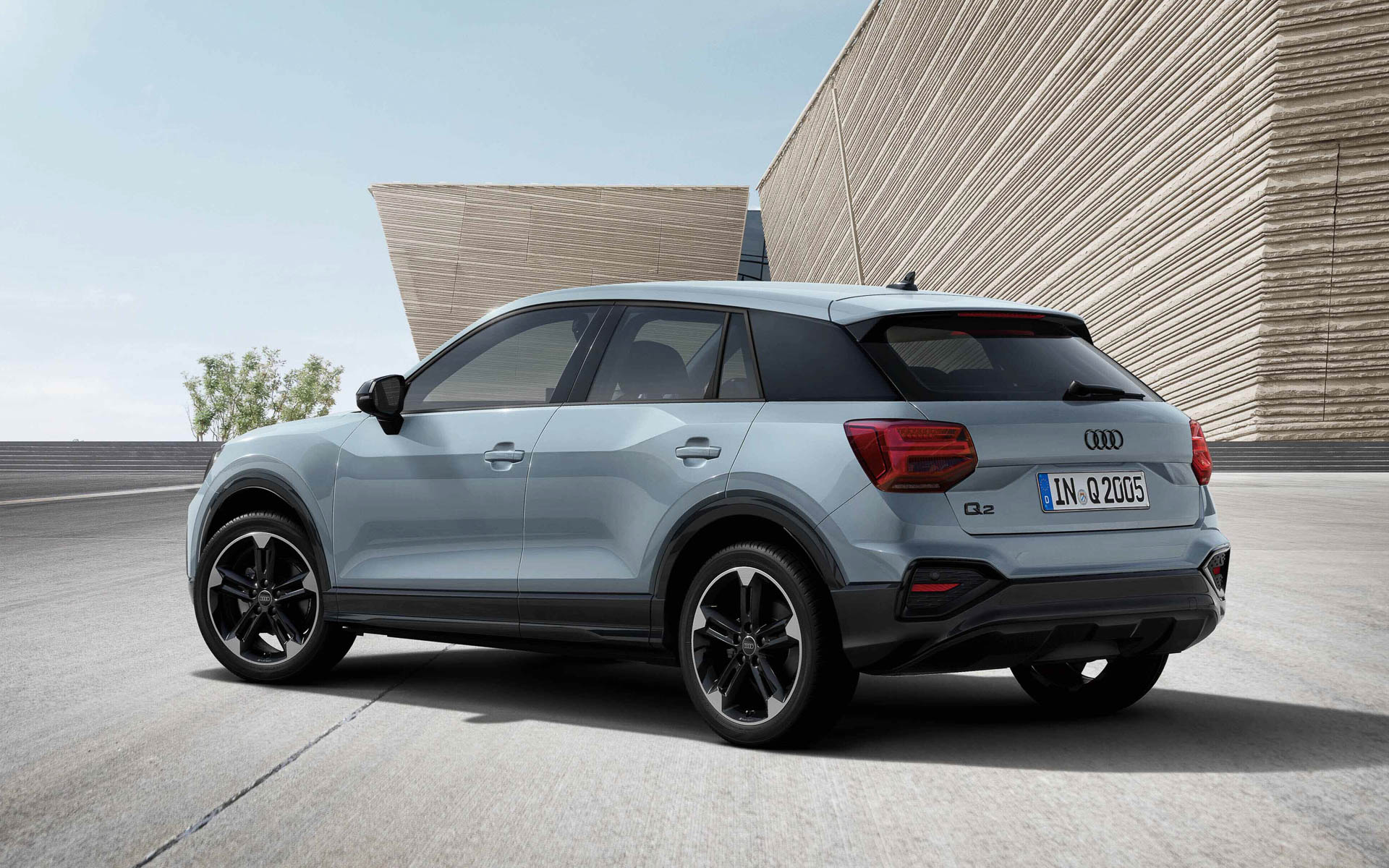 Q2 Black Style PLUS
