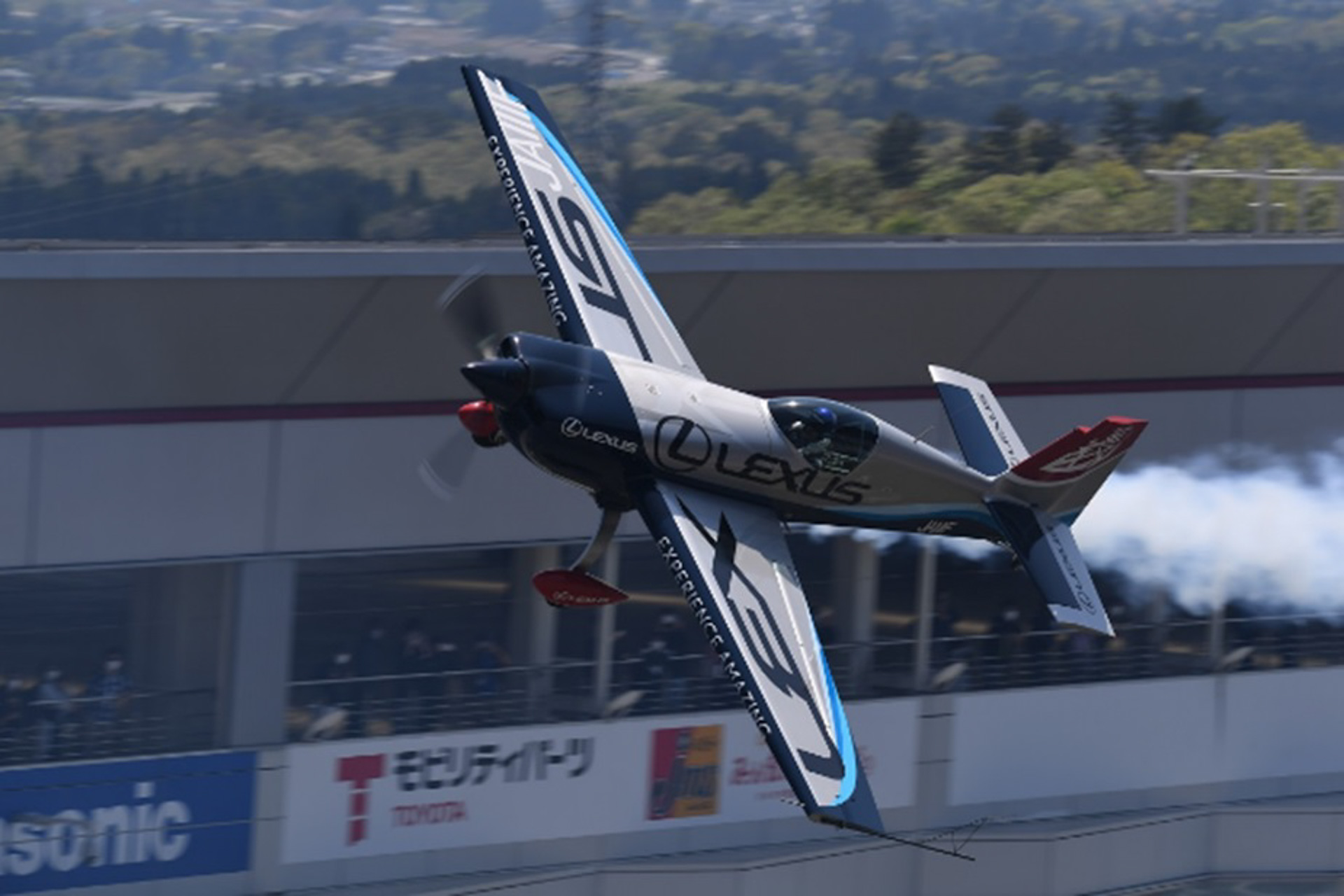 エアレース・パイロット室屋義秀選手によるエアレースデモンストレーションフライトは今年も実施決定