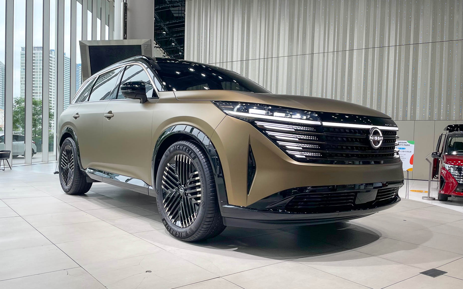 パスファインダー・コンセプト、この位置からだと大きなフロントフェースにかなりの迫力を感じる