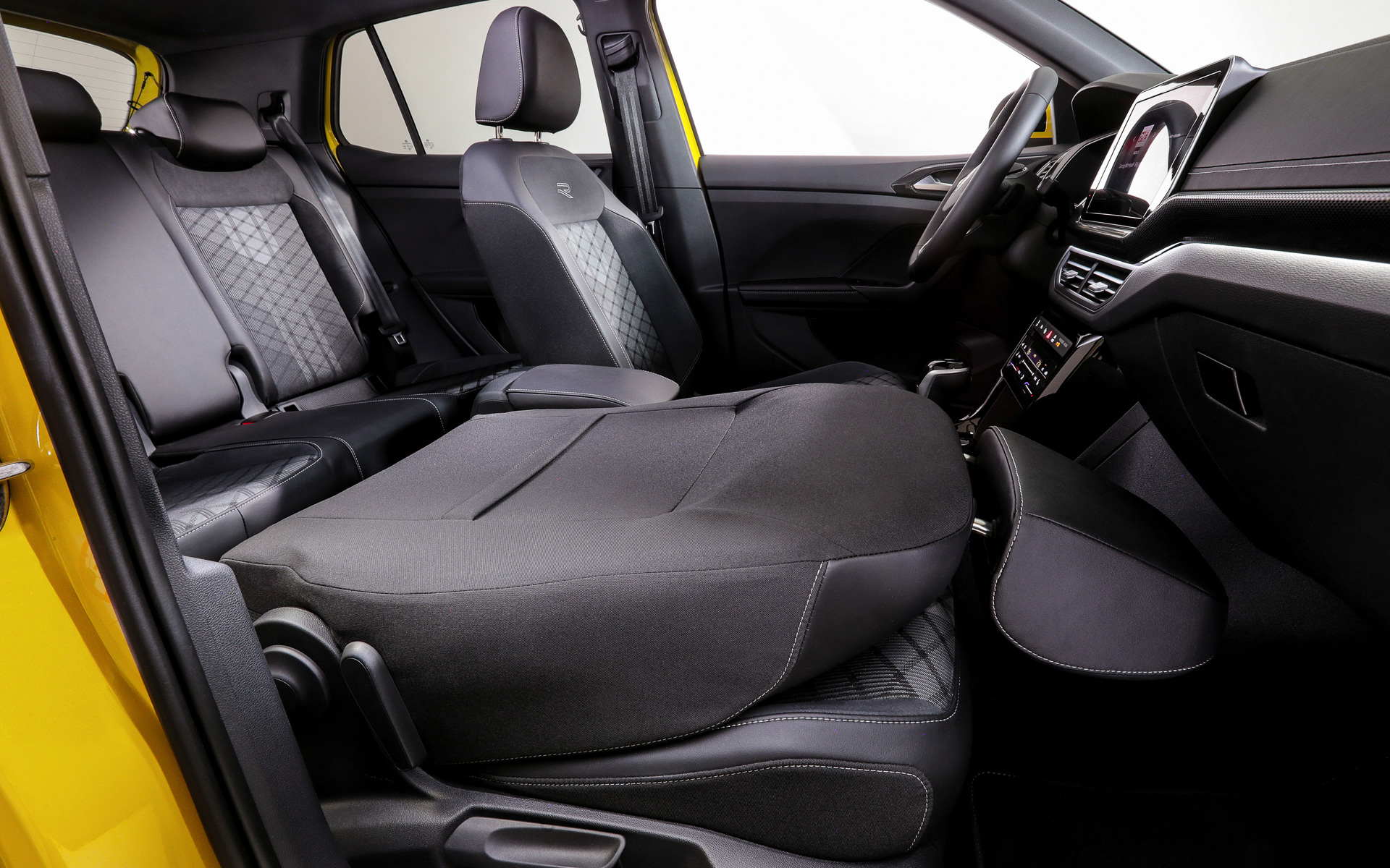 「Life specification package」以上は助手席を折りたためる