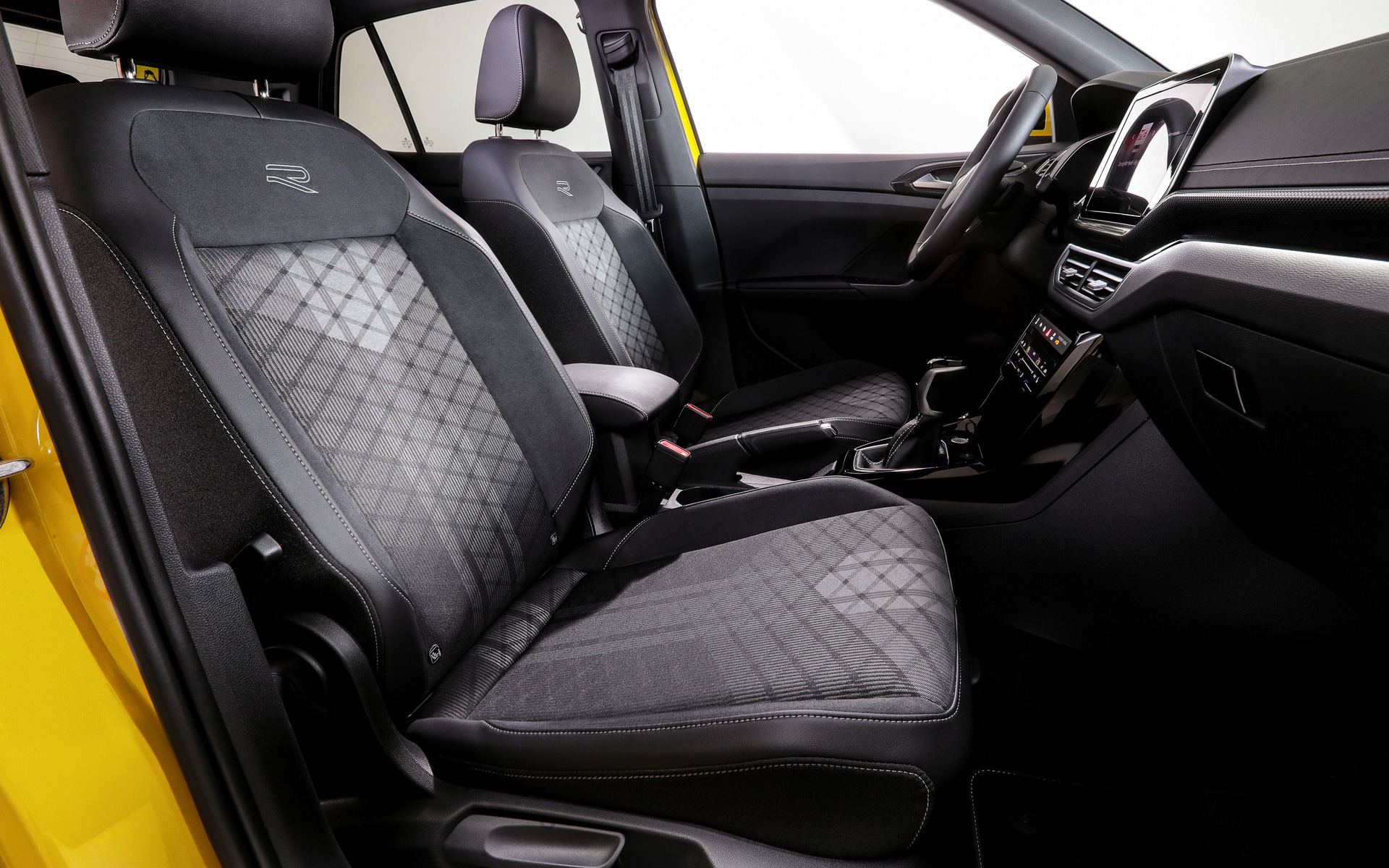 「Life specification package」以上は助手席を折りたためる