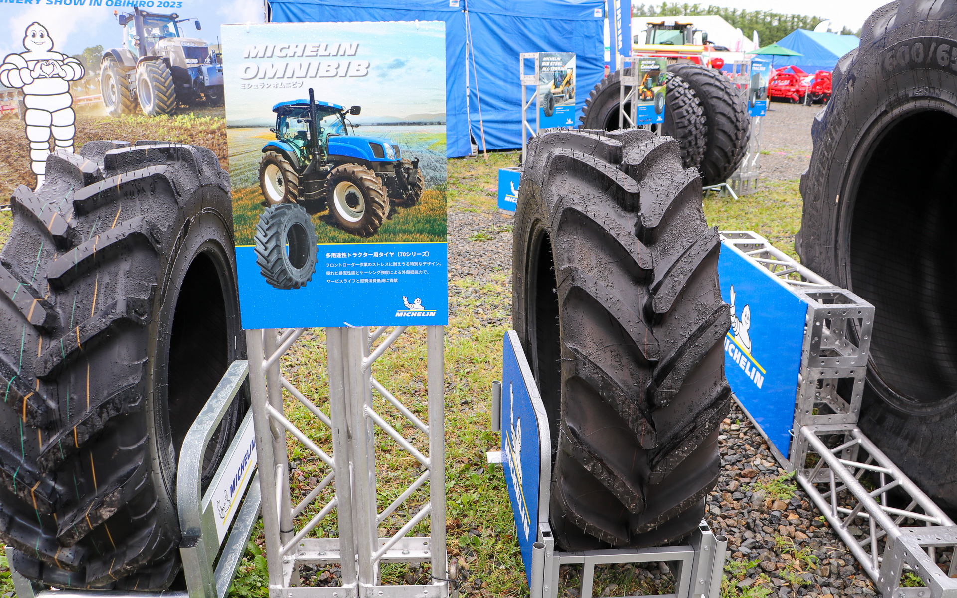 低偏平にして接地幅を広げるのが狙いのオムニビブ。ちなみにタイヤ名称の最後にある「ビブ（BIB）」はビバンダムからきているそうだ