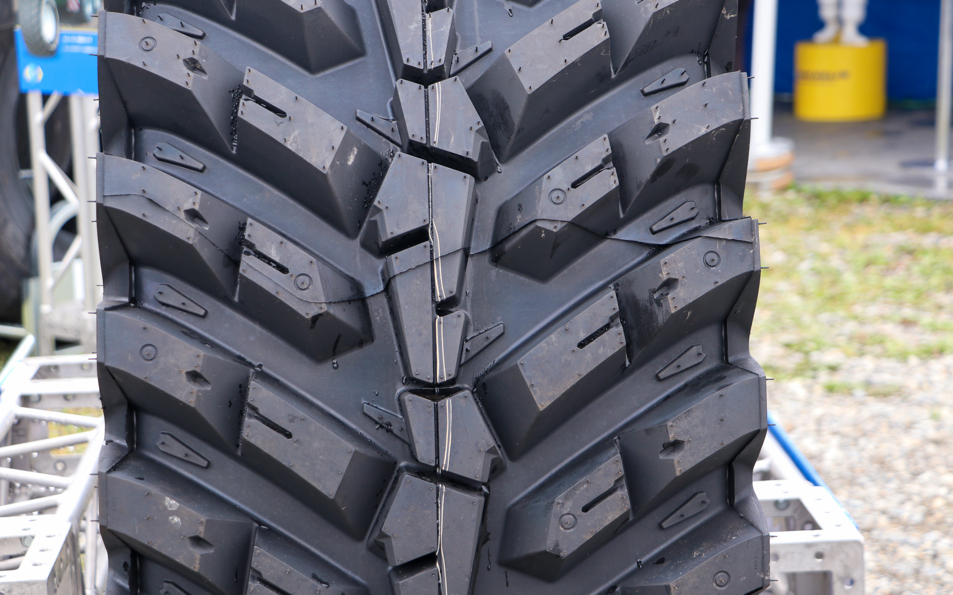 ロードビブのトレッド