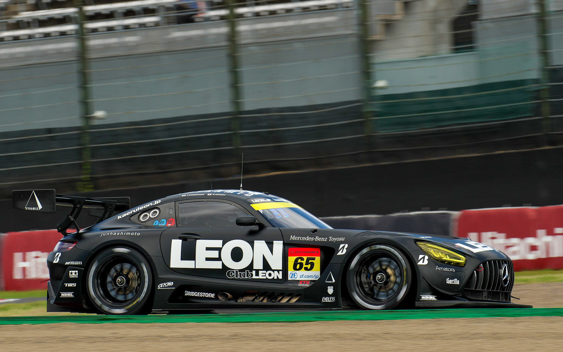 GT300クラスに参戦中の65号車 LEON PYRAMID AMG（蒲生尚弥/篠原拓朗組）