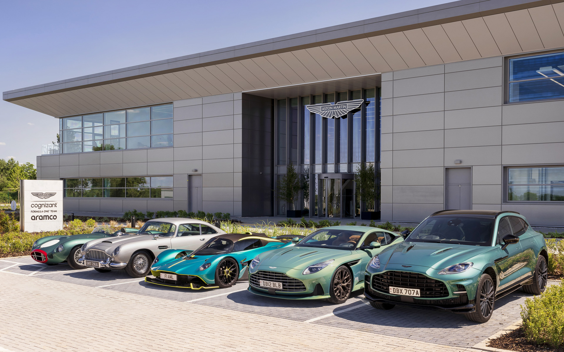 シルバーストーン近郊に3万7000m2の面積を誇る最先端の施設を正式オープンした