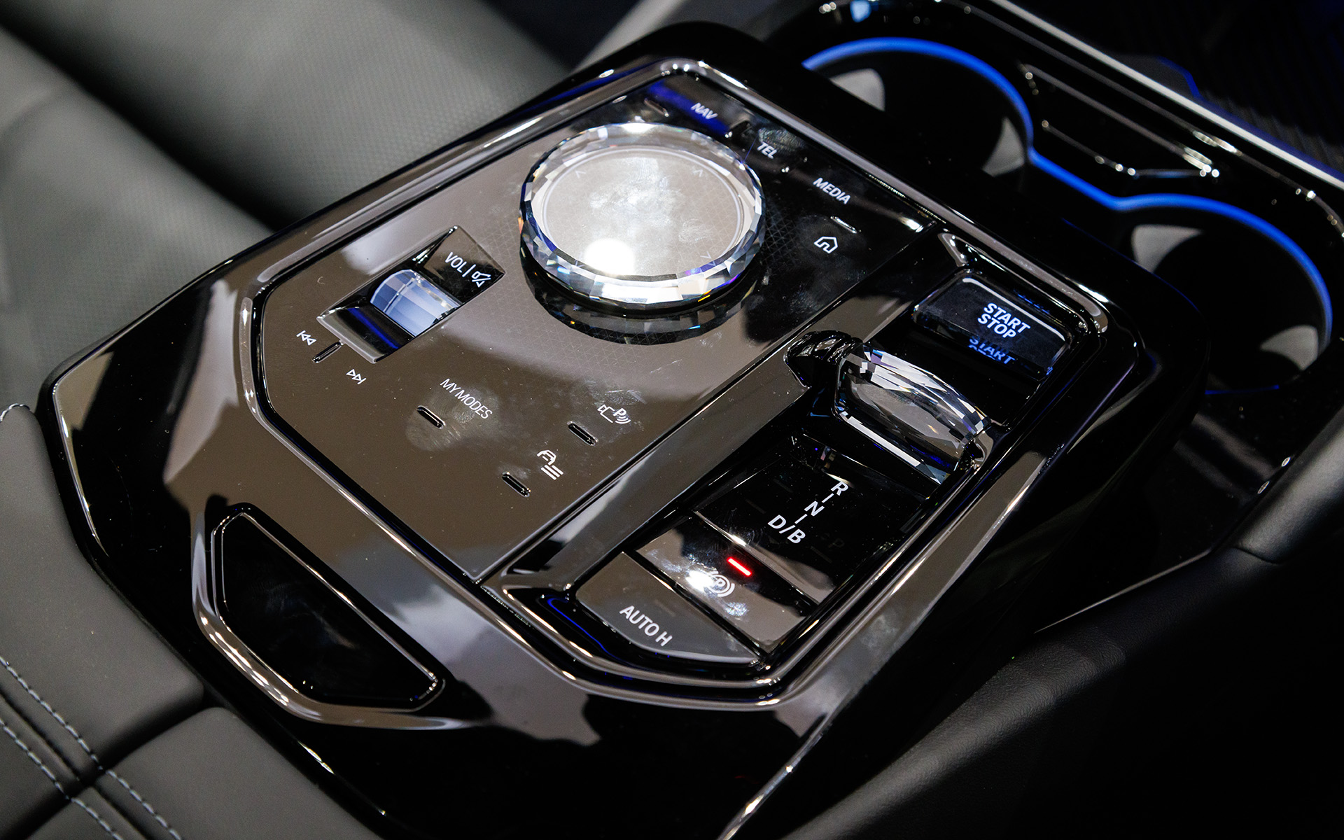 シフトまわりは最新の7シリーズなどと共通したテイスト